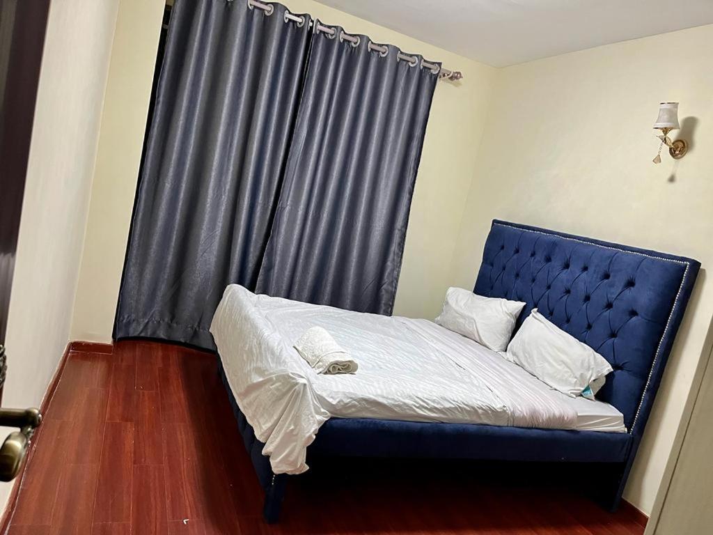 Lux Suites Mango Court Apartments
