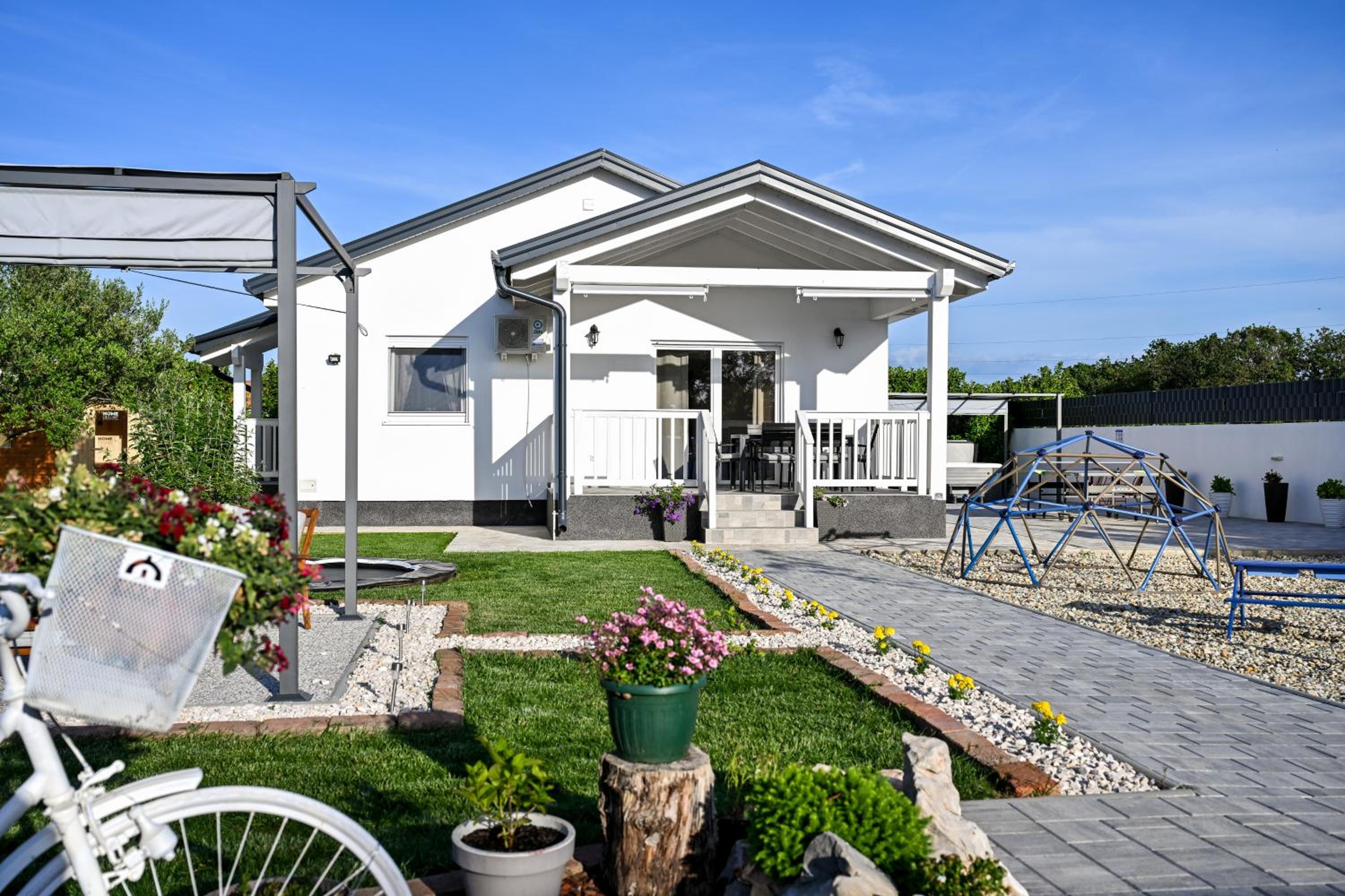 Hotel Holiday home Aprilis with pool, jacuzzi and sauna - Image 1