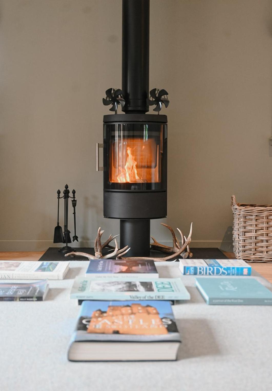 Greenwood - Stunning Scandinavian Style Home in the heart of Ballater Royal Deeside
