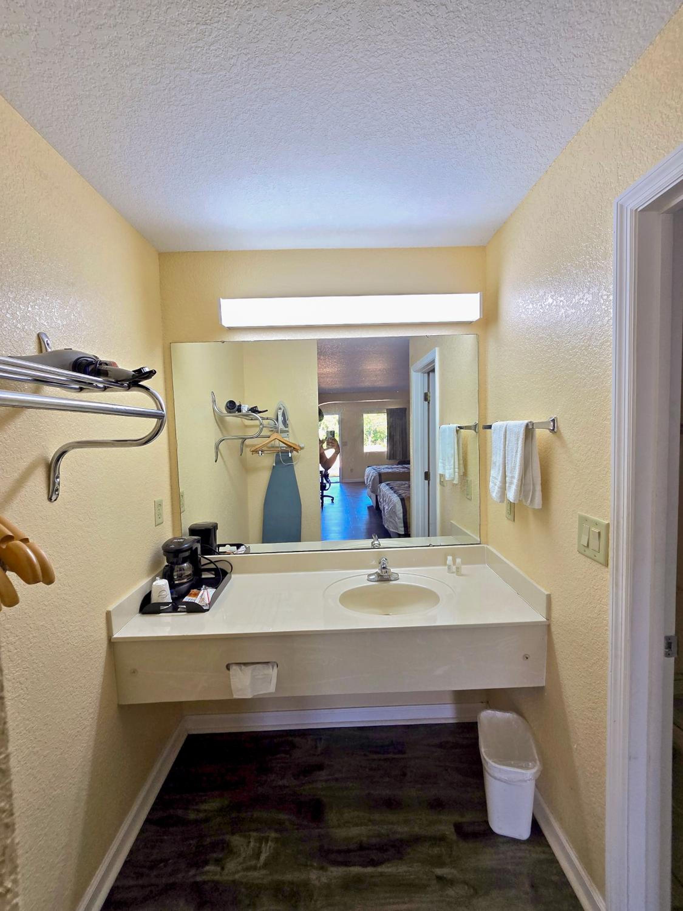 Garden Inn and Suites near Callaway Gardens Pine Mountain - Property Image 36