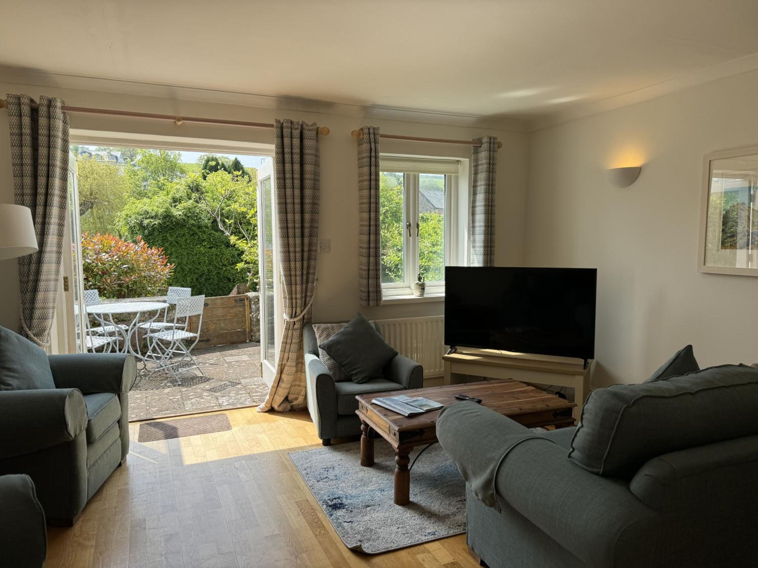 Damson Cottage - Peaceful location, charming communal orchard & private patio garden view 3