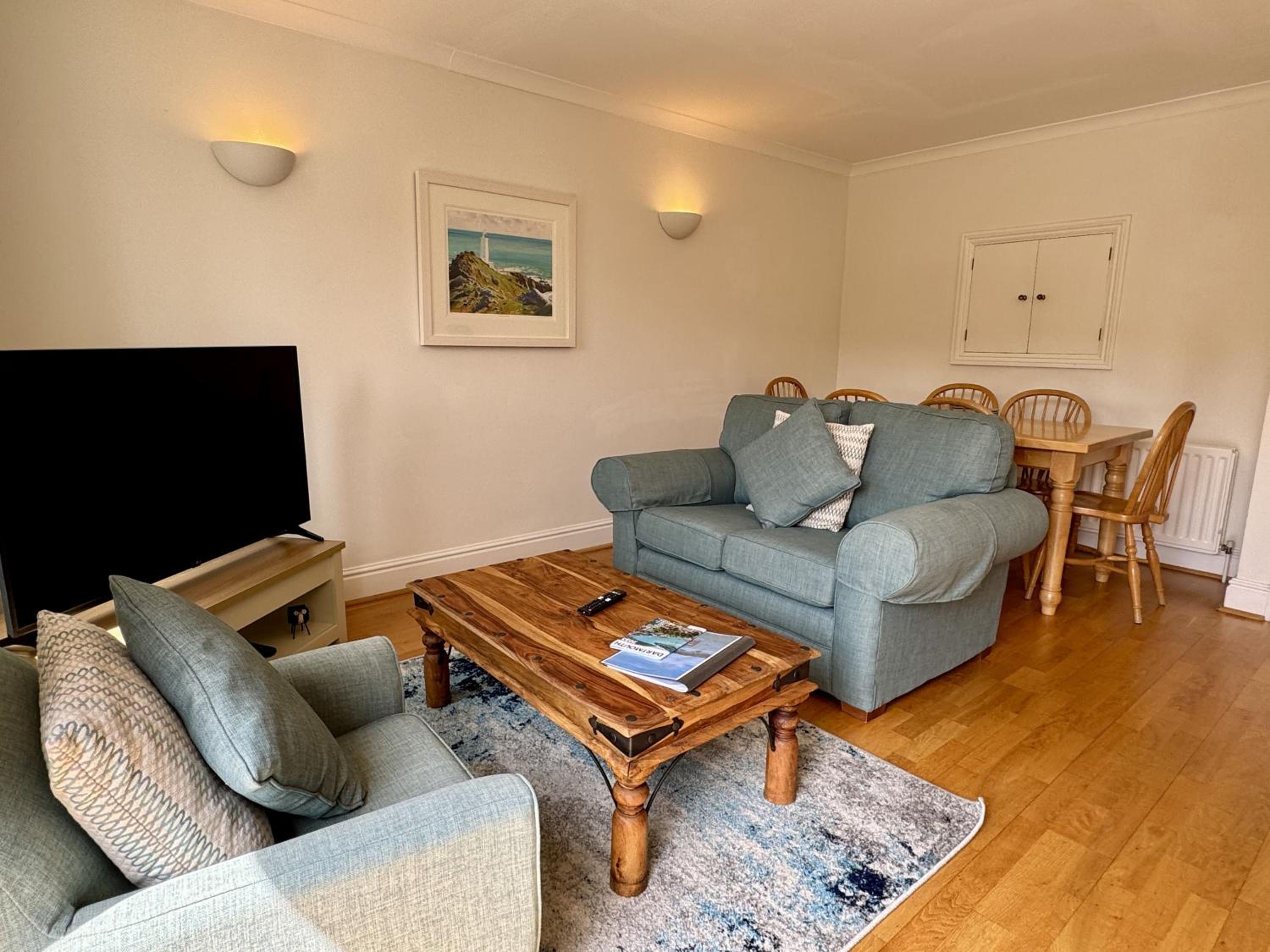 Damson Cottage - Peaceful location, charming communal orchard & private patio garden view 4