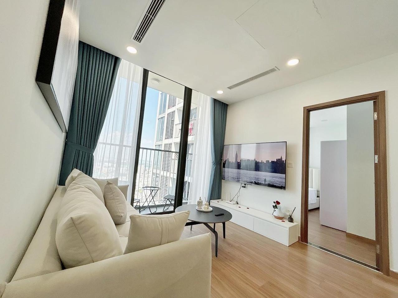 Luxury 2BR Condo in District 7