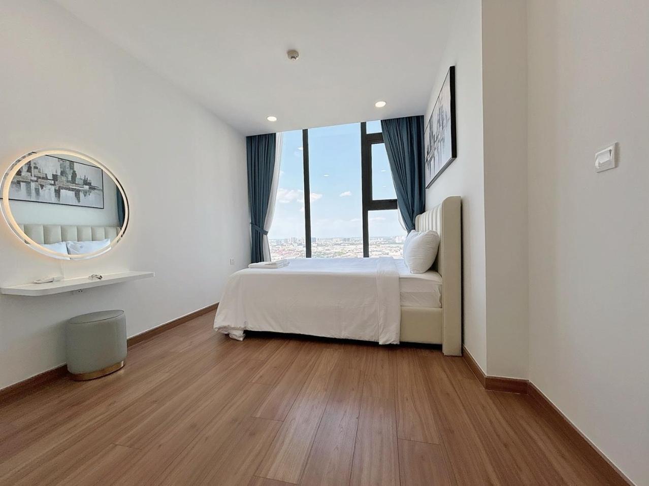 Luxury 2BR Condo in District 7