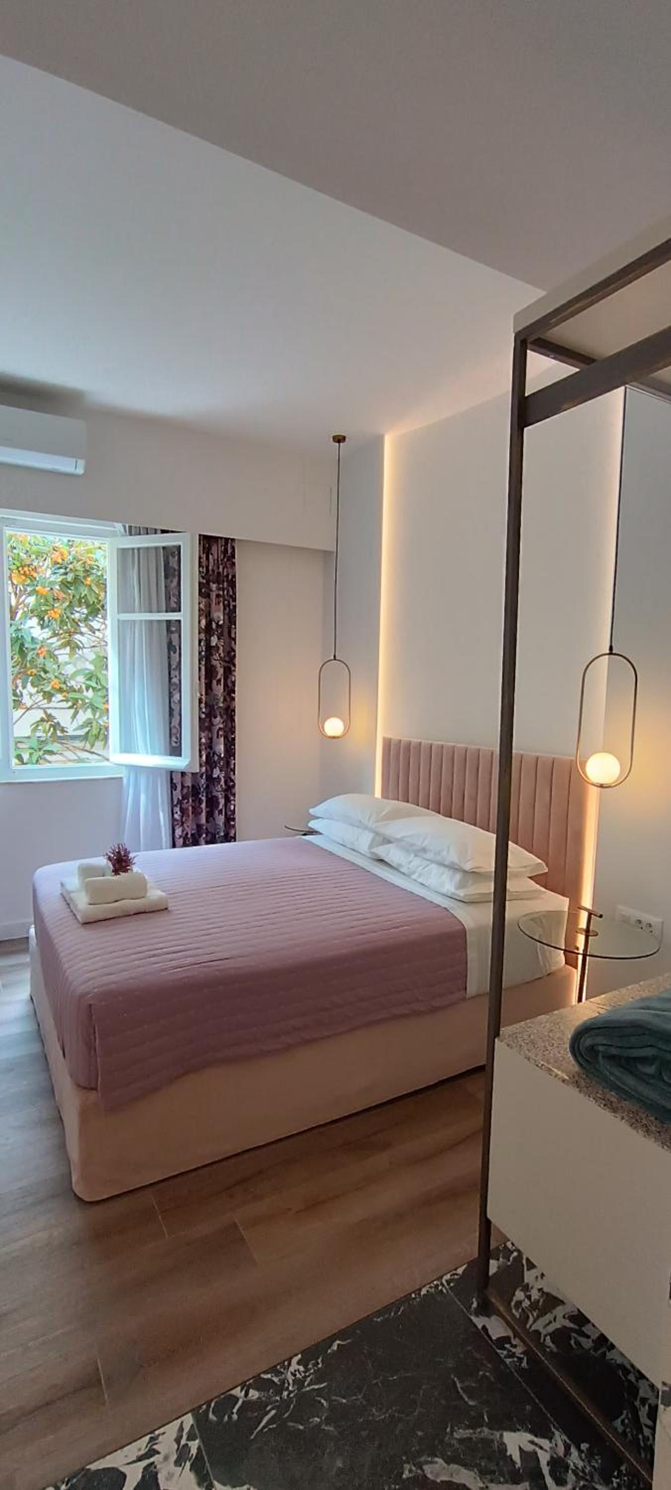 MUSES LUXURY SUITES