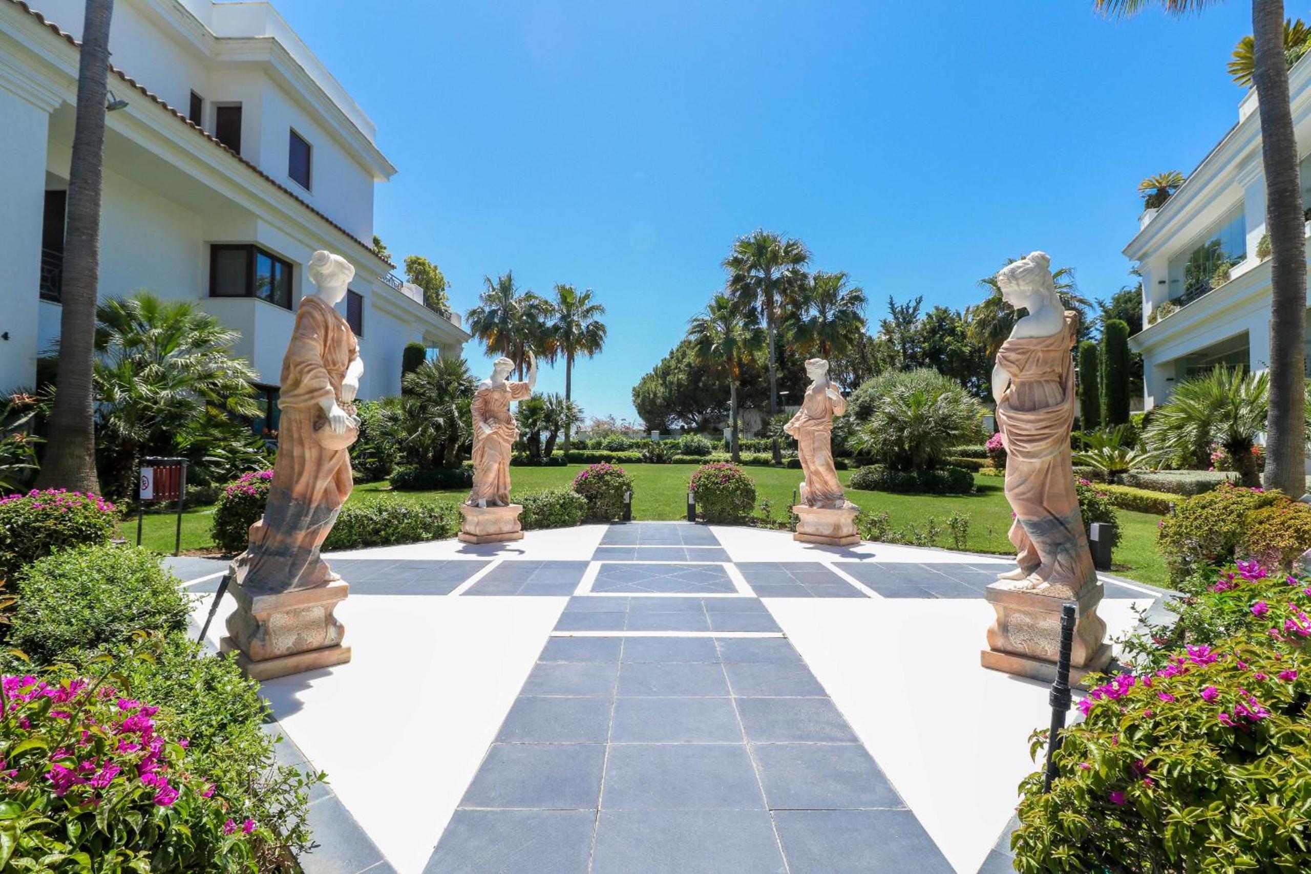 Doncella Beach luxury with ocean view