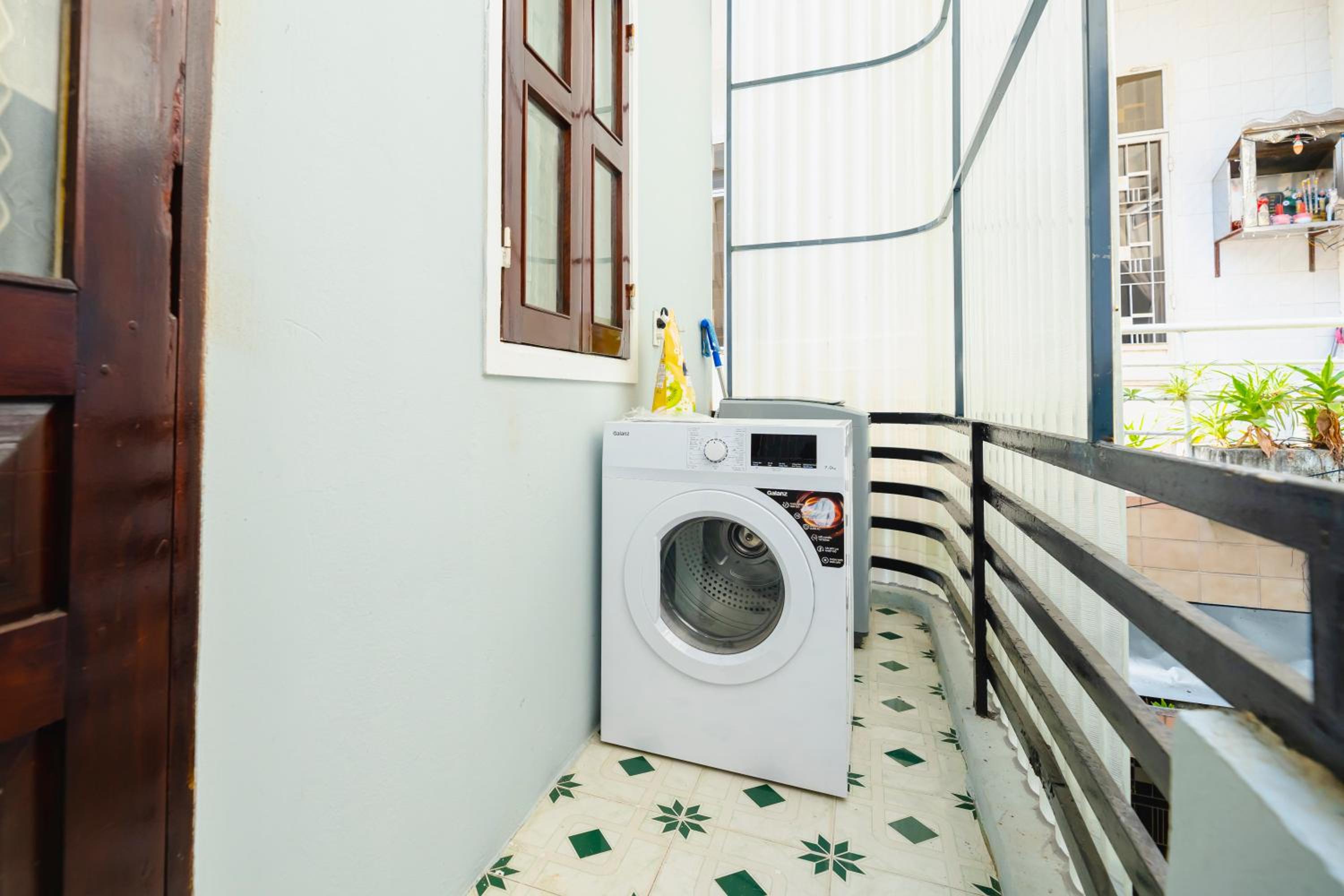 Photo 12