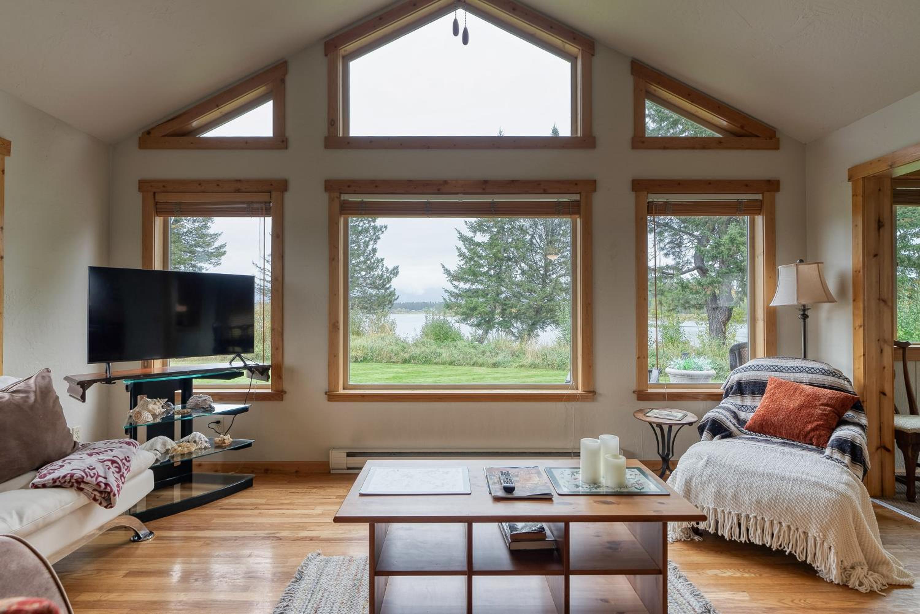 Fladhead river house