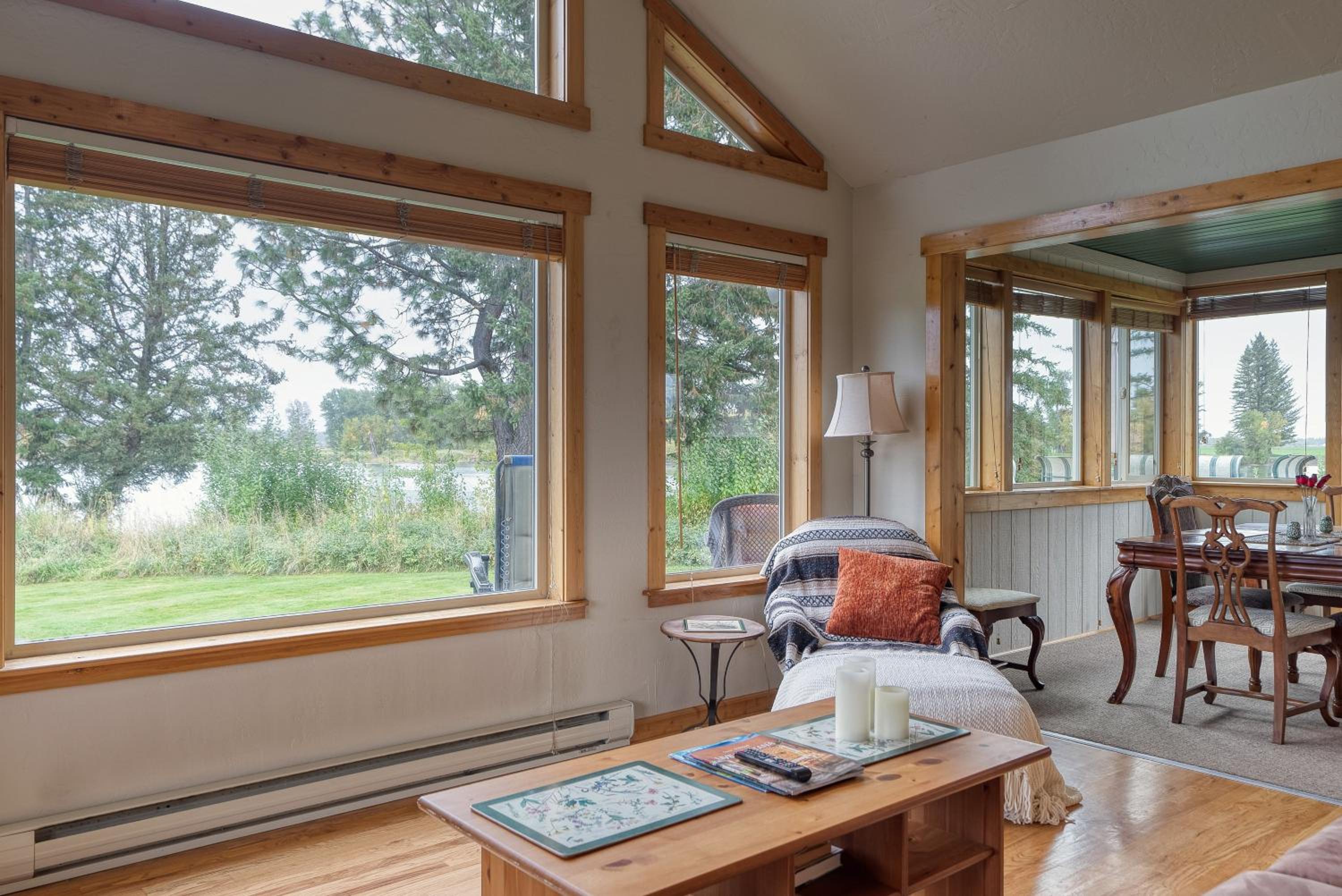 Fladhead river house