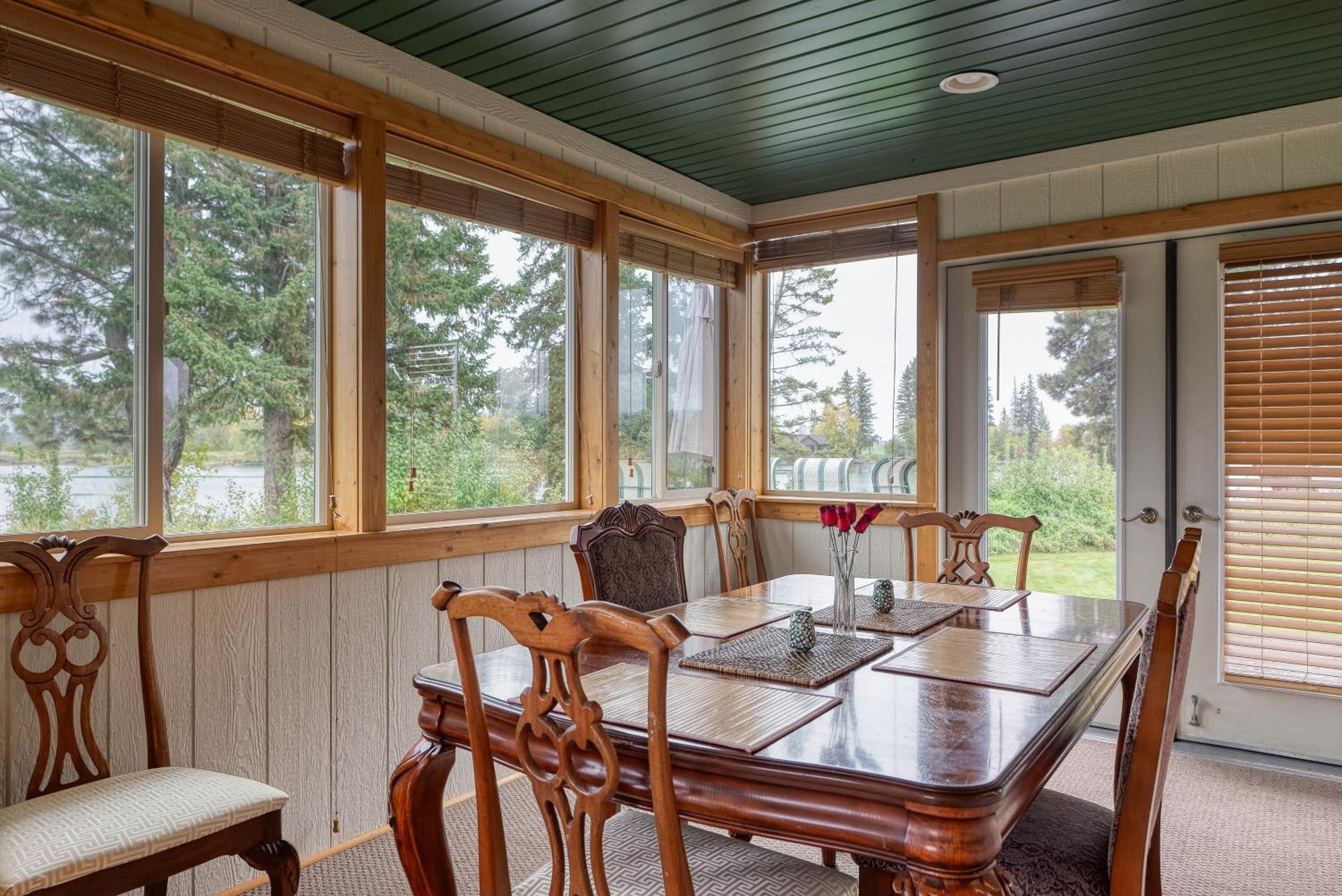 Fladhead river house