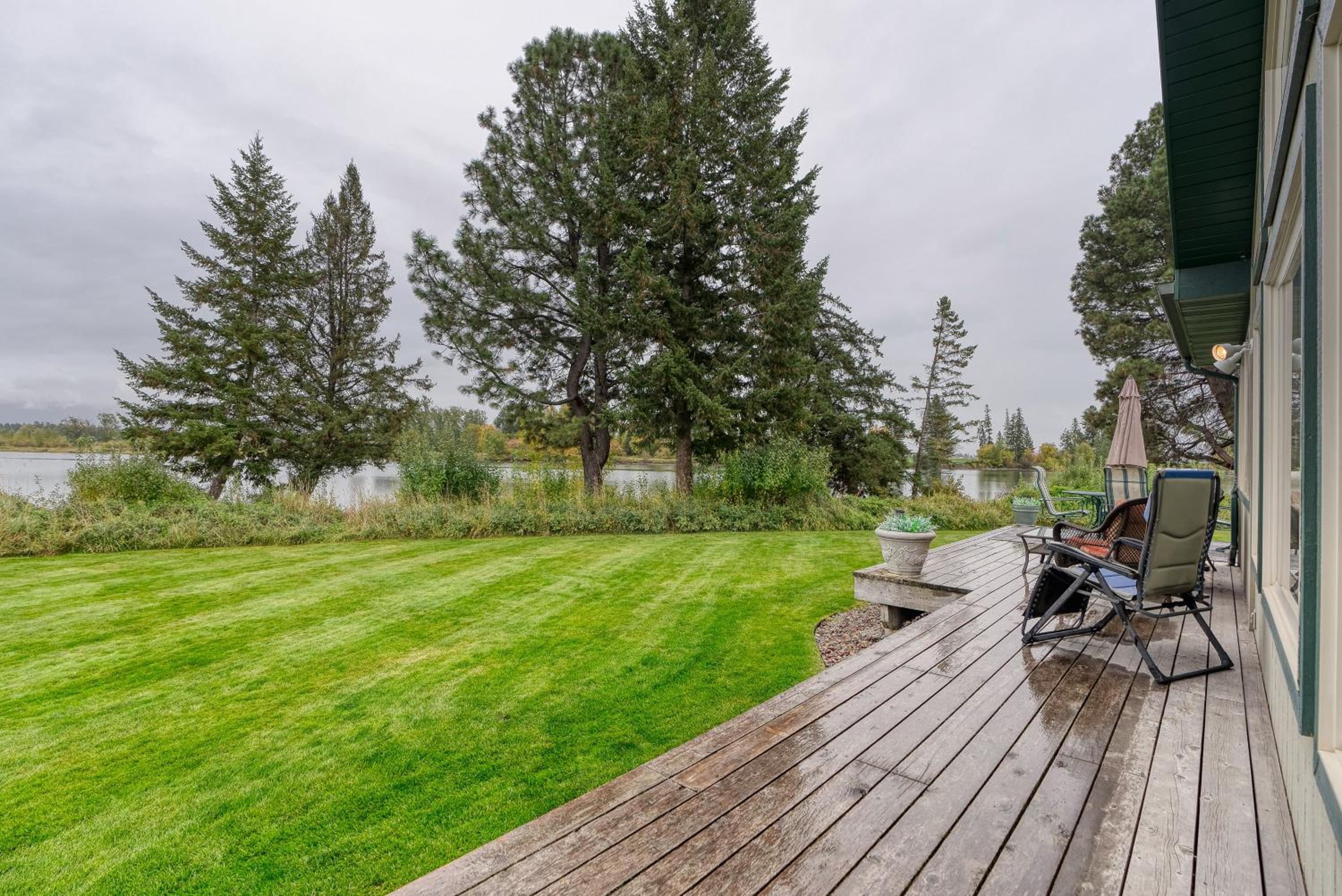 Fladhead river house
