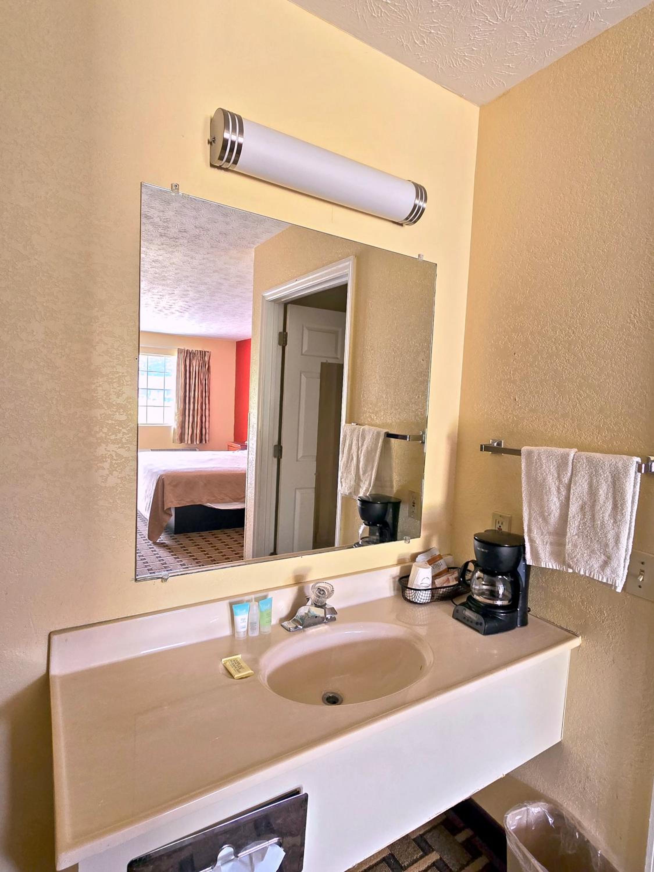 Garden Inn and Suites near Callaway Gardens Pine Mountain - Property Image 17