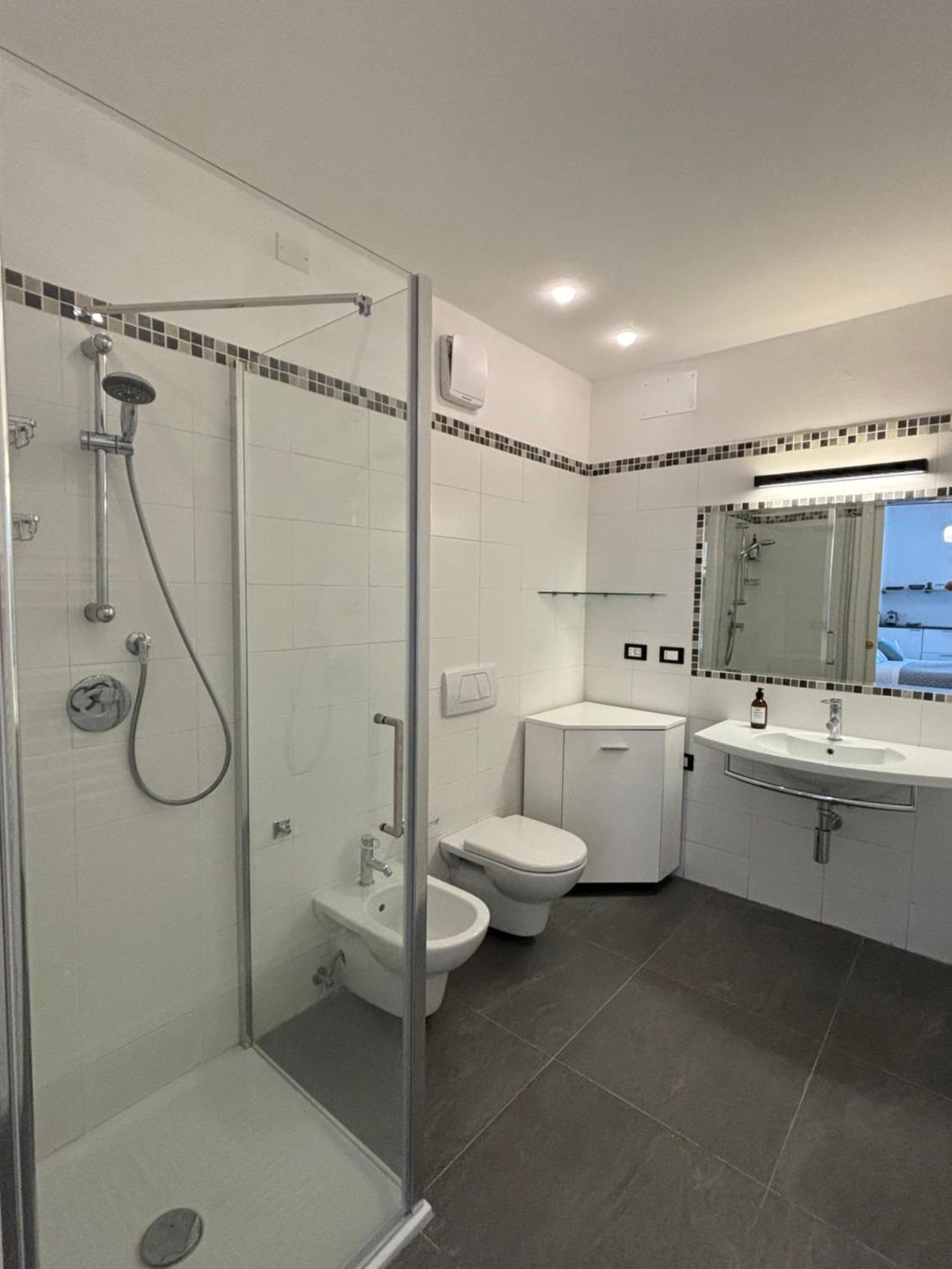 Villa Reise en Riomaggiore — bathroom
