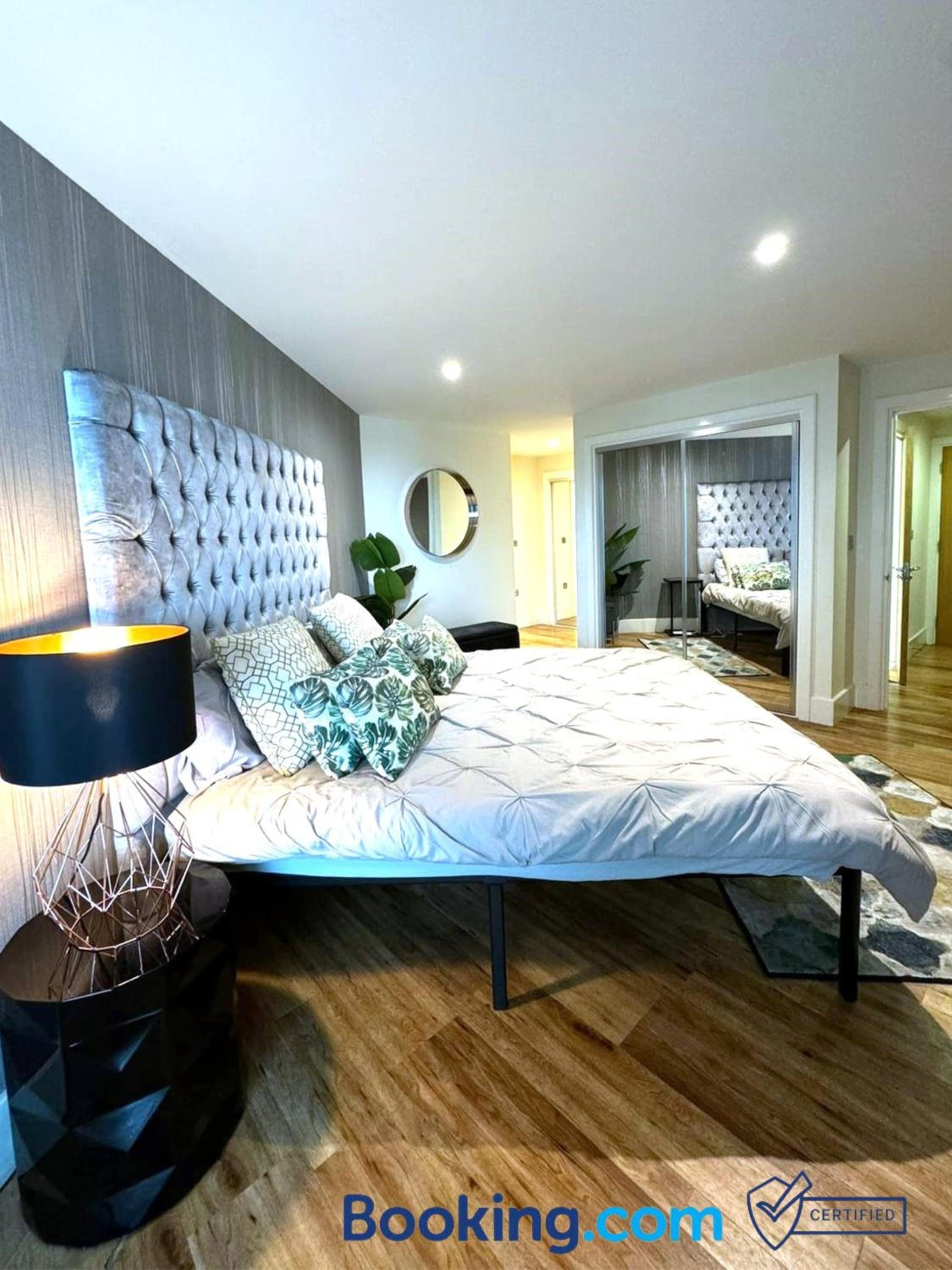 Vauxhall large 2bedroom Central London with amazing River View Panoramic Balcony
