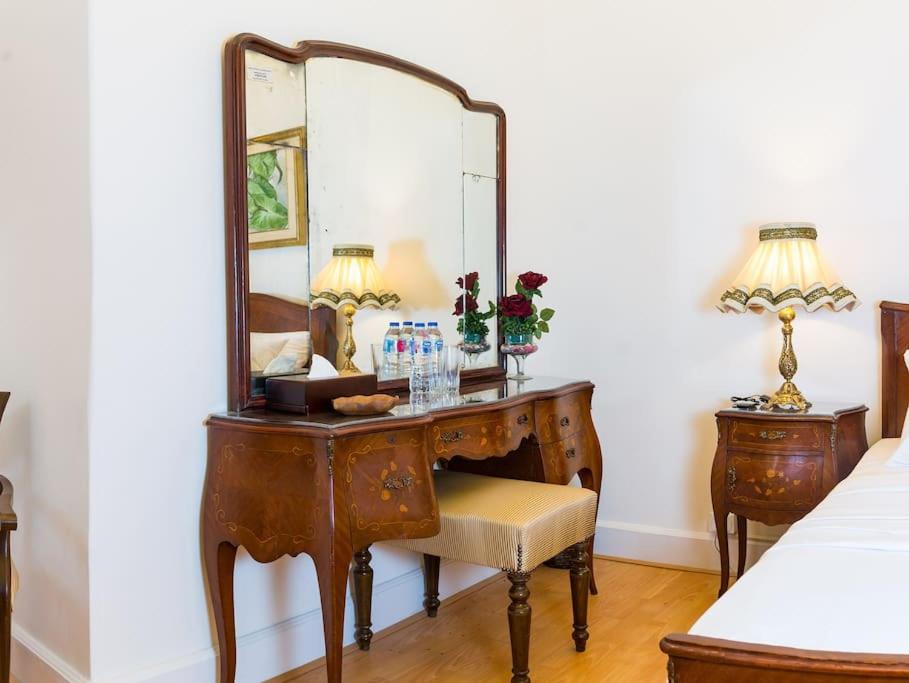 Chic 4BR Apt in Downtown - Mint 5