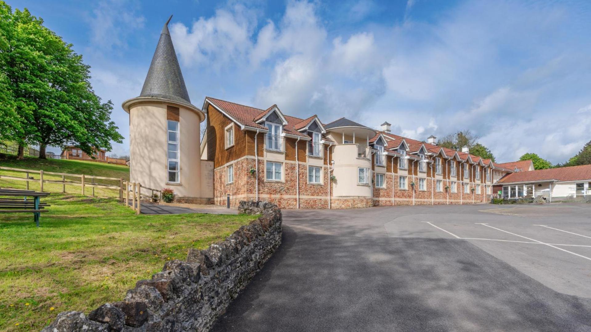 Wells Vacations - Wookey Hole Hotel - Property Image 1