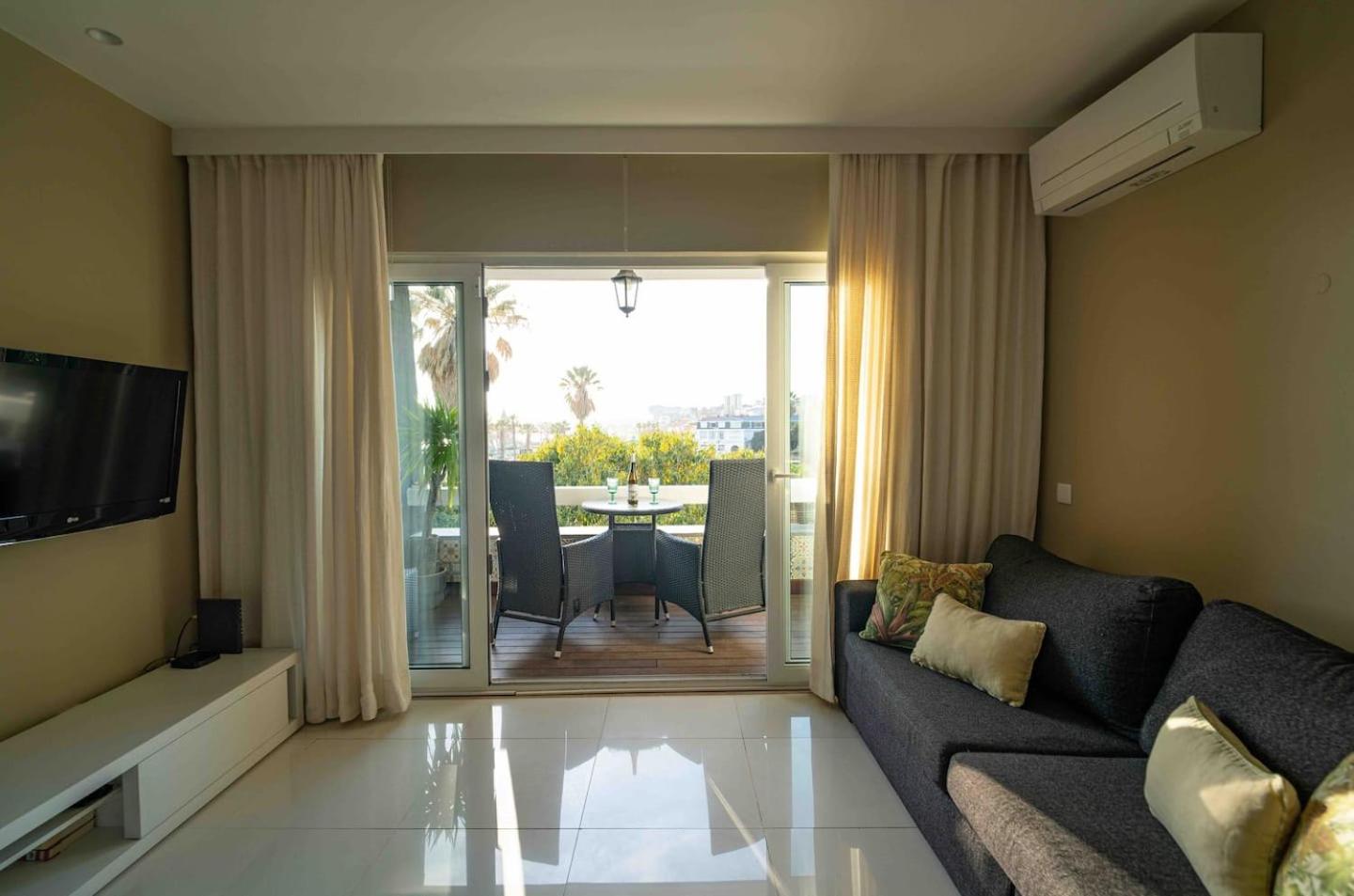 Sea View W Balcony 2 Mins Walk To Beach & Casino view 3
