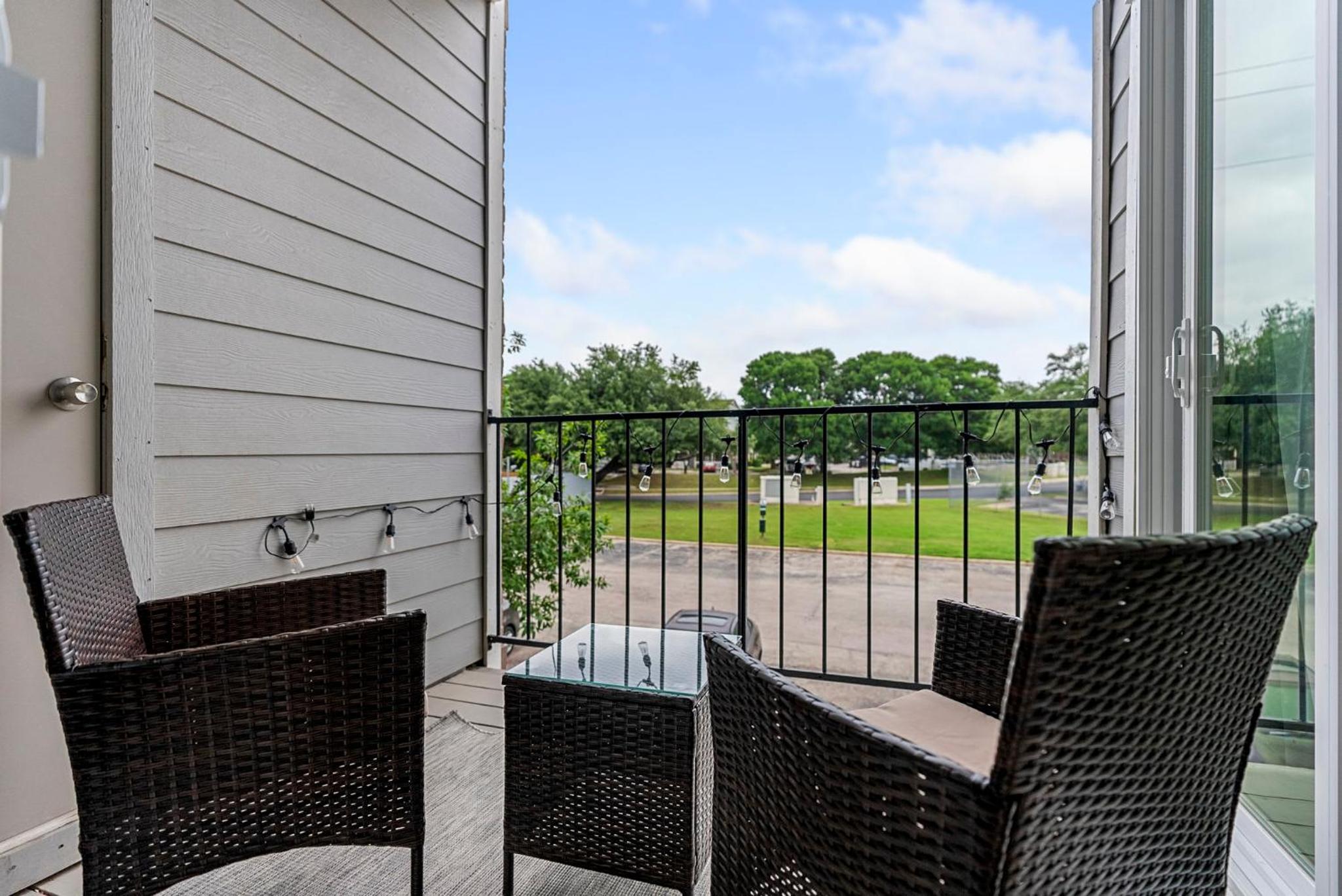 Updated 1BR Condo with Community Pool Near The Domain