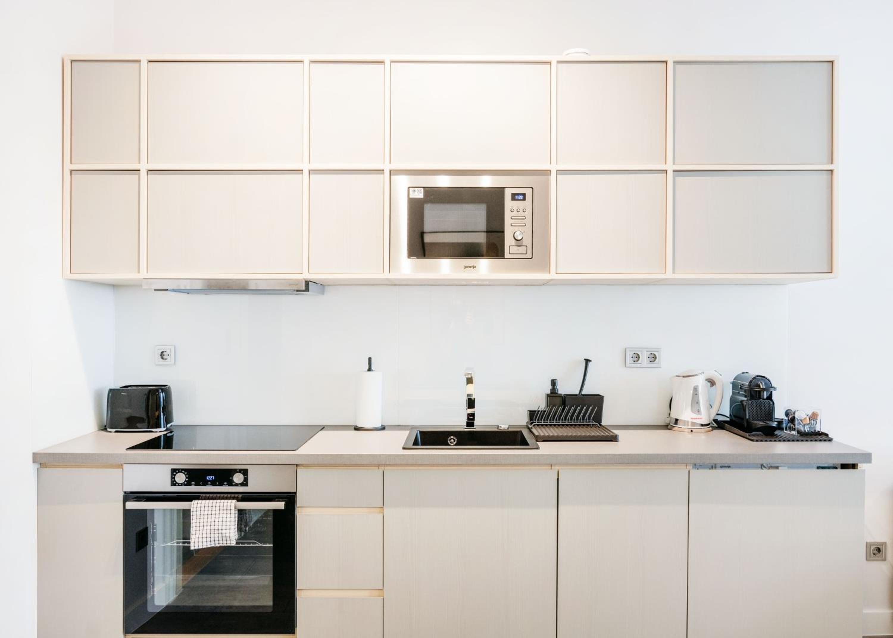 Elegant Suite with Minimalist Design view 2