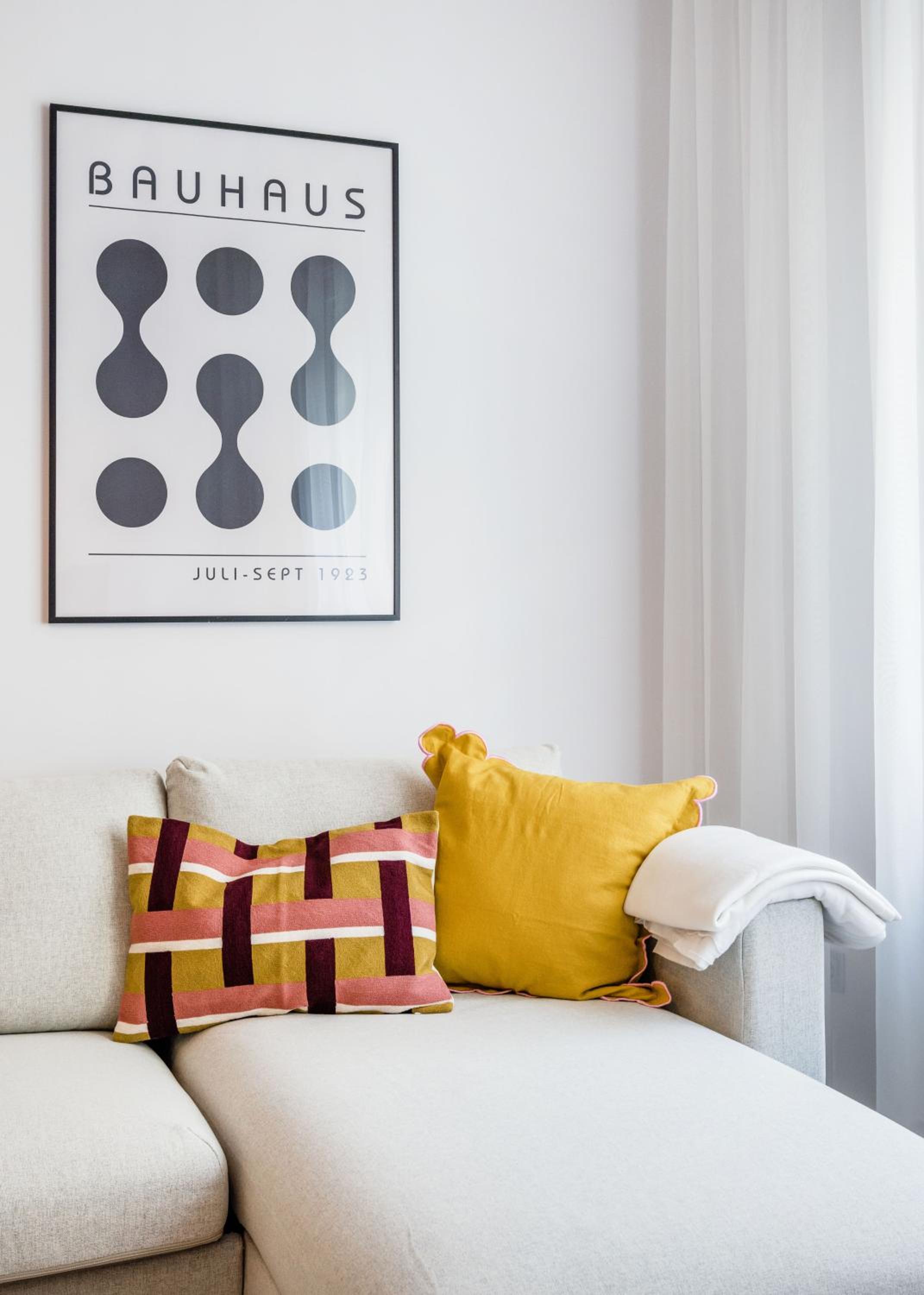 Elegant Suite with Minimalist Design view 4