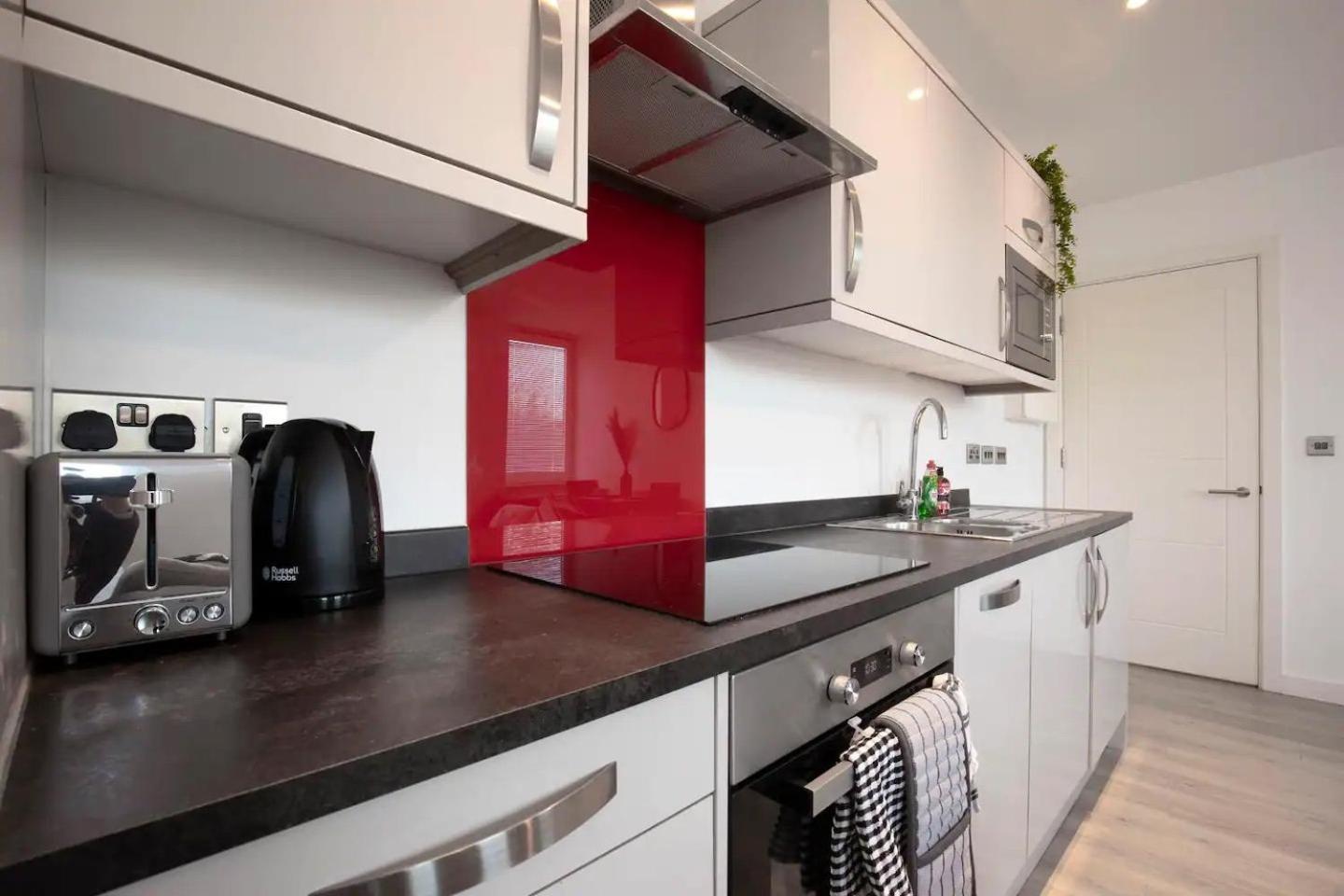 Exceptional One Bedroom Apartment in Gloucester view 4