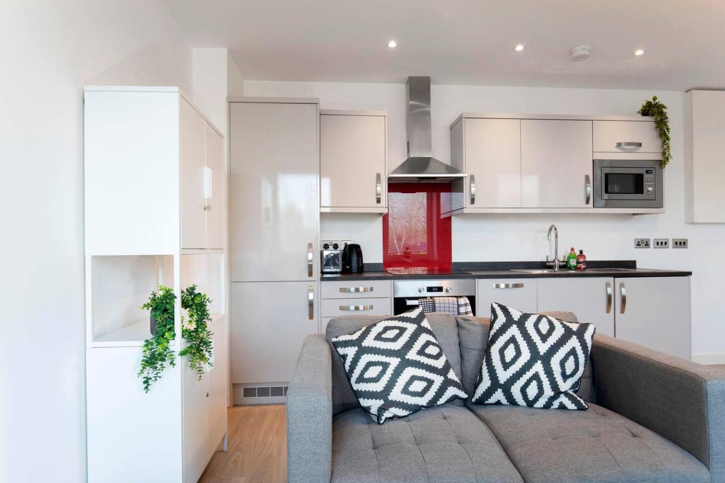 Exceptional One Bedroom Apartment in Gloucester view 5