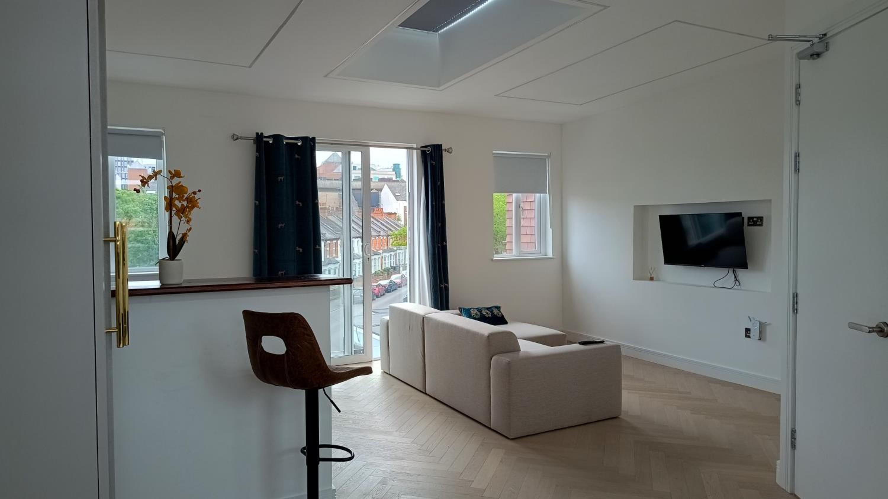 Harrow Vacations - Luxurious London Studios - Property Image 2