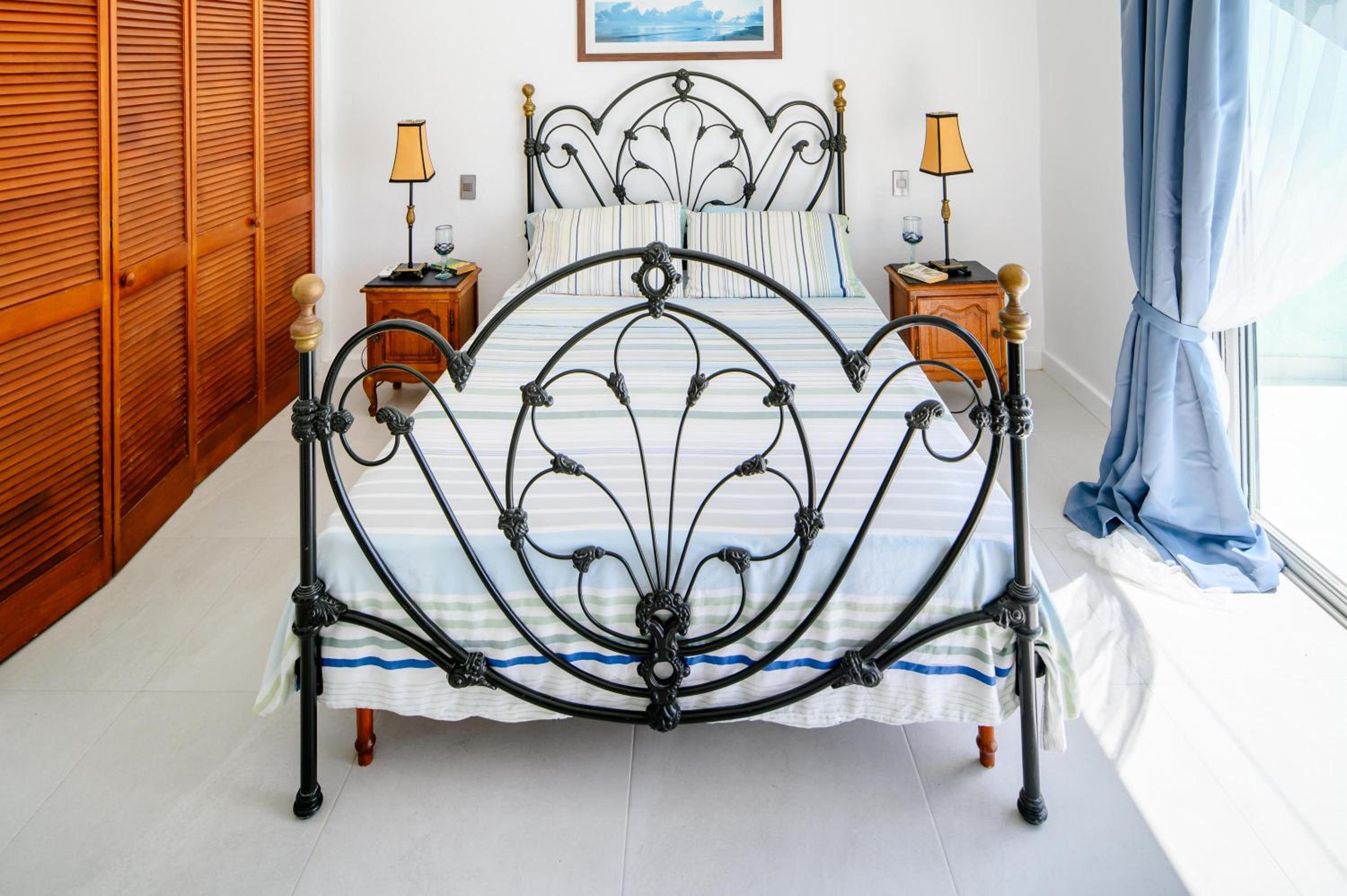 Wild Lotus Villa - Waterfront on Jolly Harbour