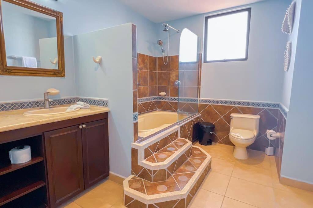 Stylish 3-BR Vacation Condo with Scenic Rooftop