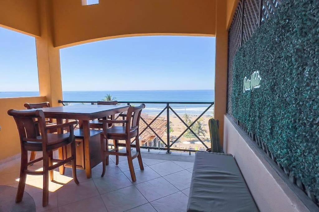 Stylish 3-BR Vacation Condo with Scenic Rooftop
