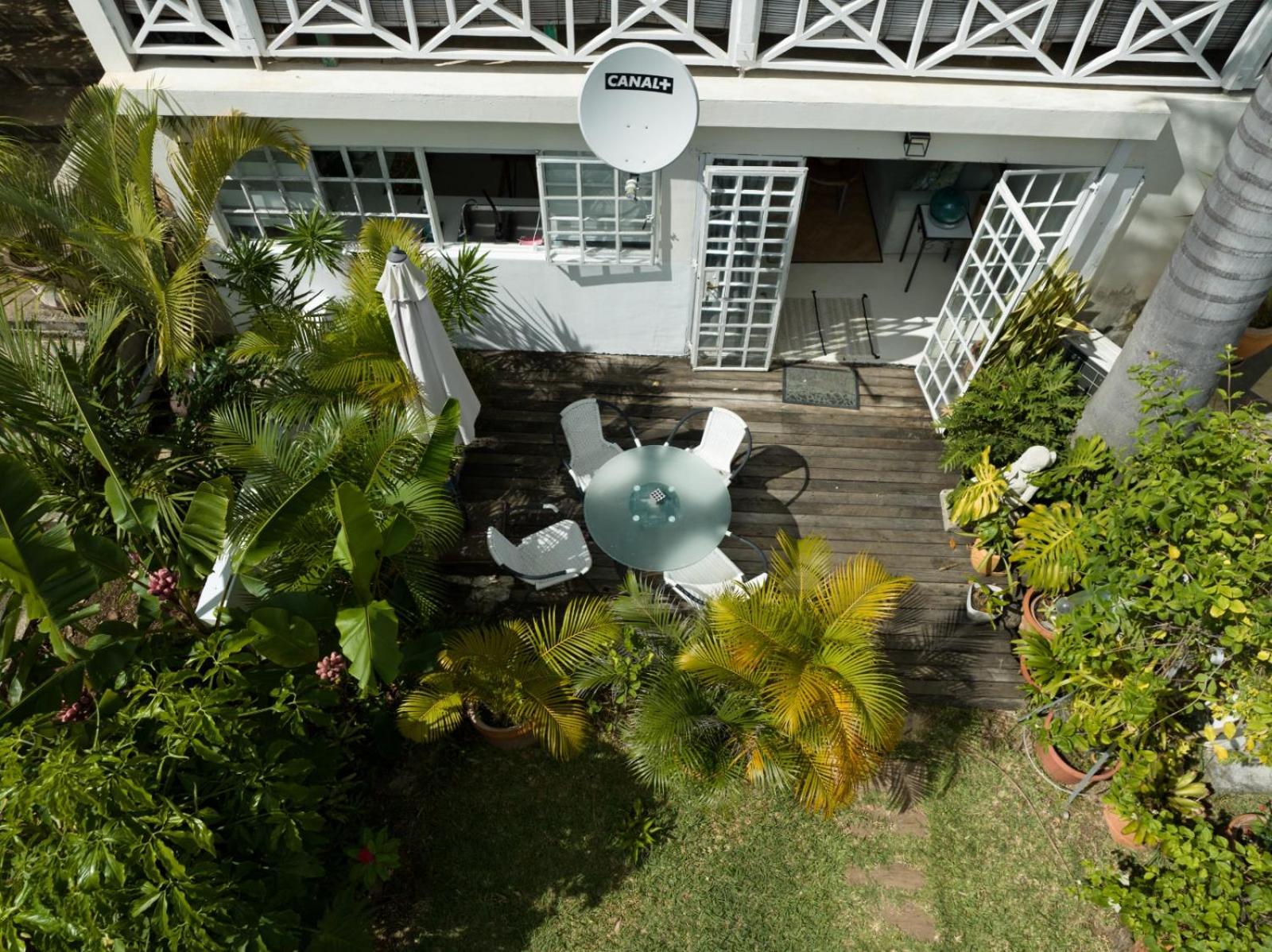 21LG Exquisite ground floor studio with garden patio view 5