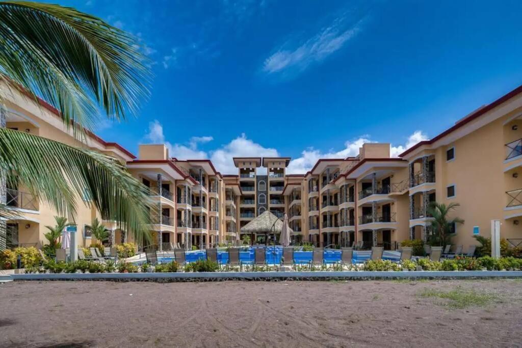 Stylish 3-BR Vacation Condo with Scenic Rooftop