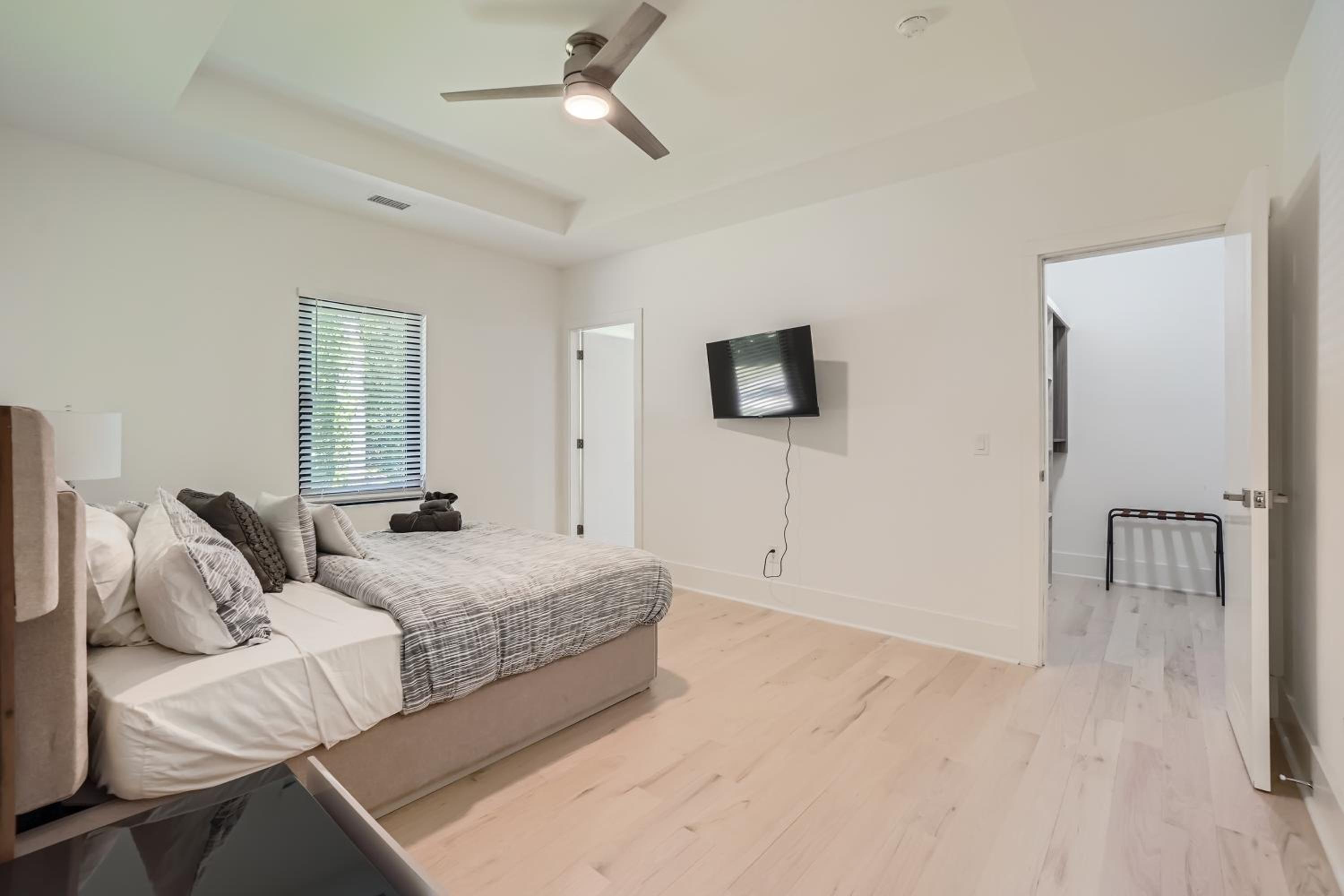 Modern Luxury Estate sleeps 10*5BR/6BA view 5