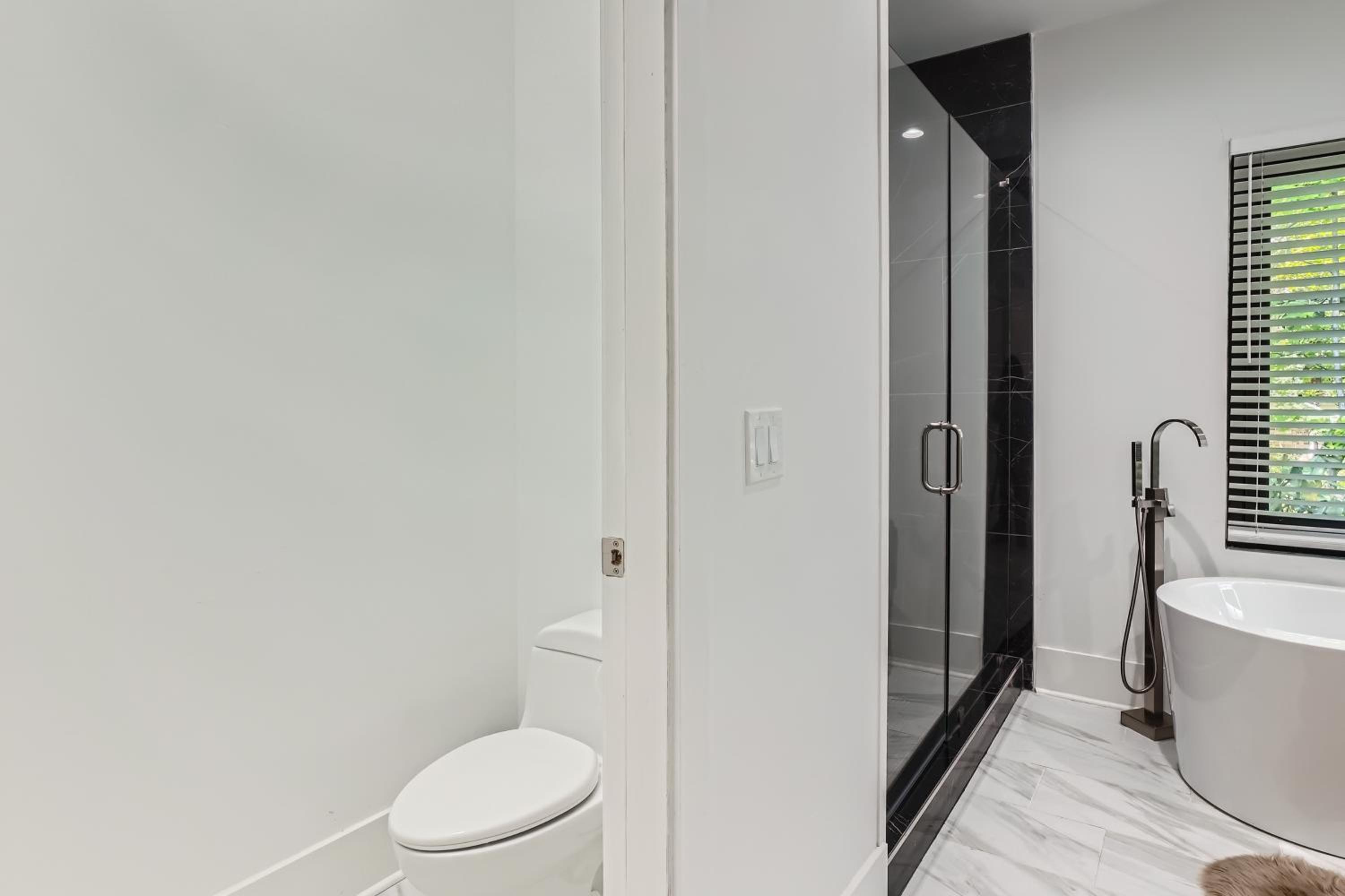 Modern Luxury Estate sleeps 10*5BR/6BA view 4