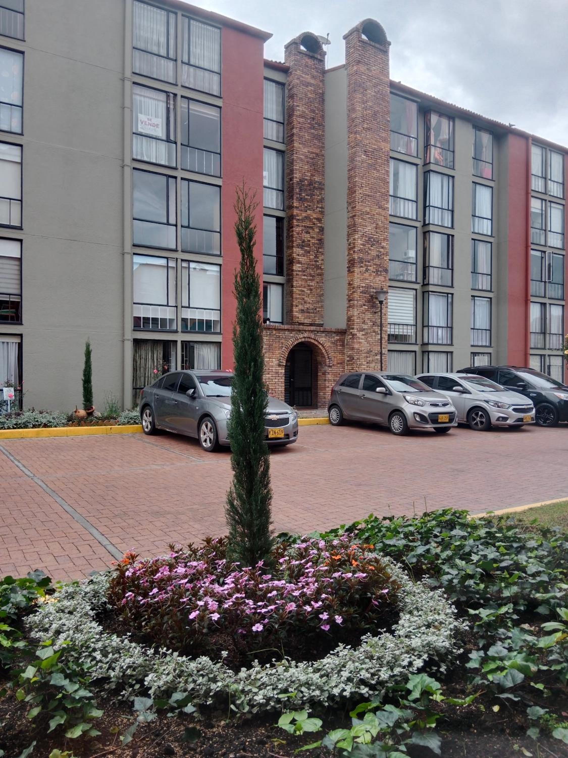 104-9 Apto Usaquén piso 1 con parking private