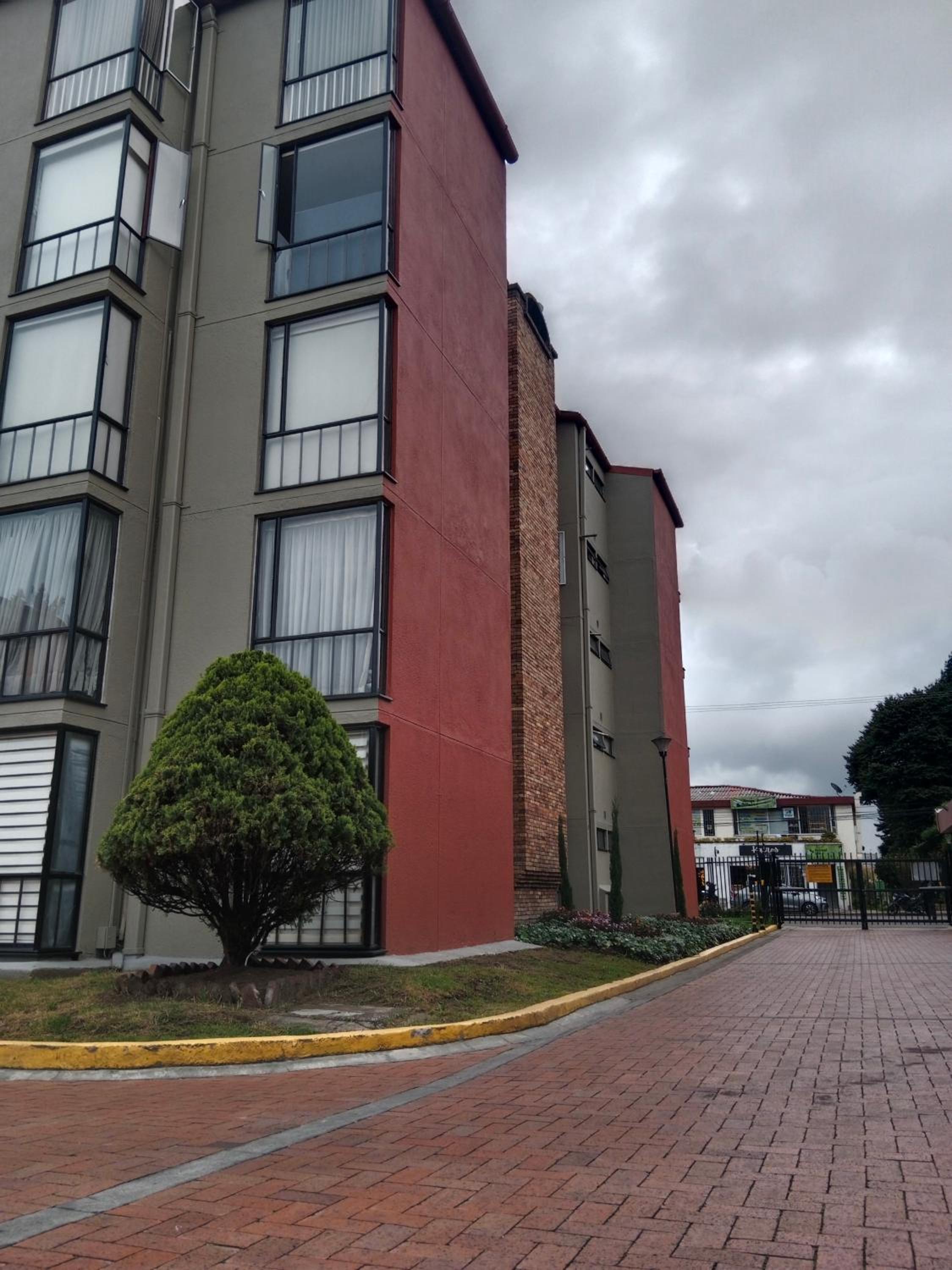 104-9 Apto Usaquén piso 1 con parking private