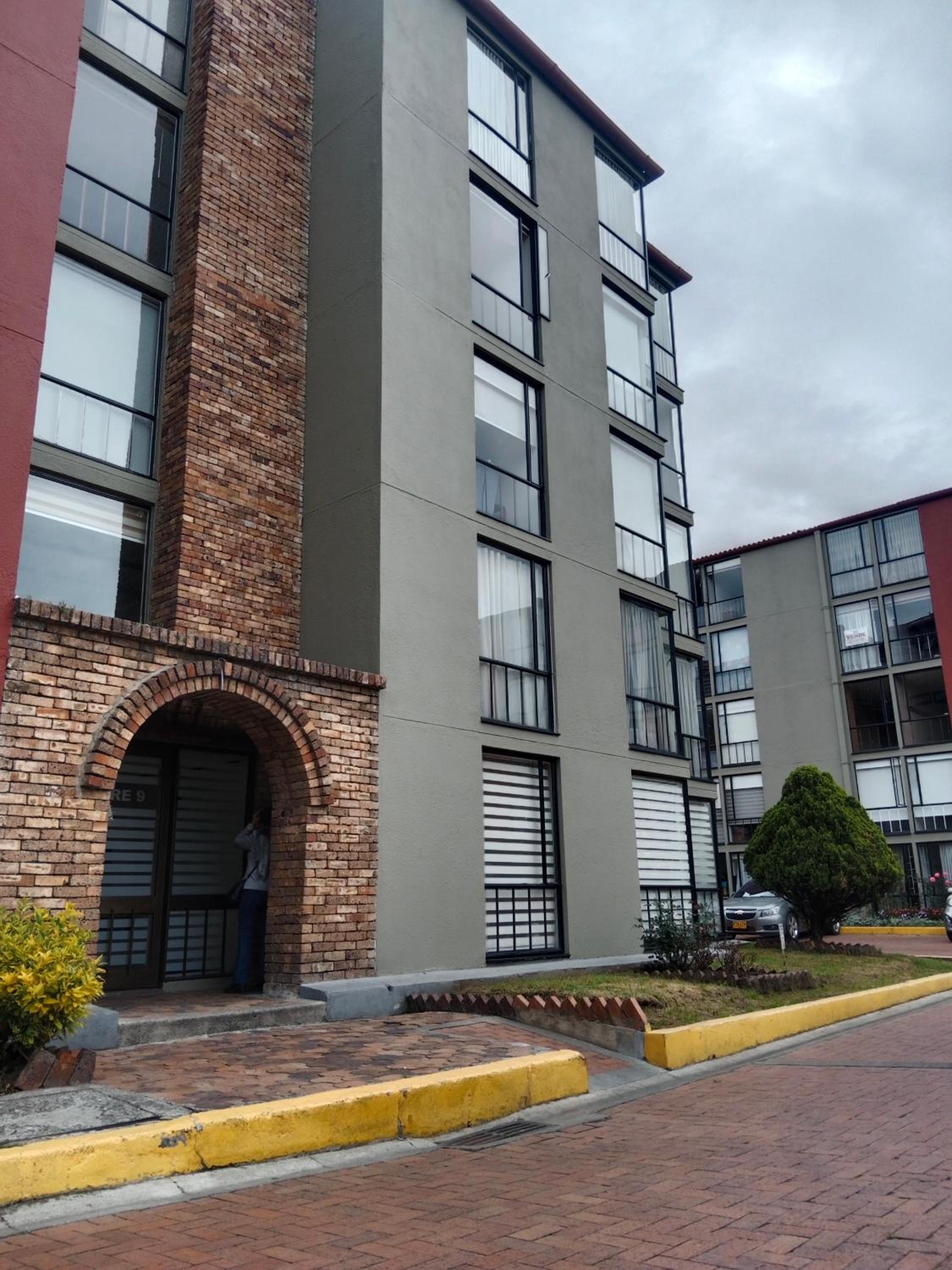 104-9 Apto Usaquén piso 1 con parking private