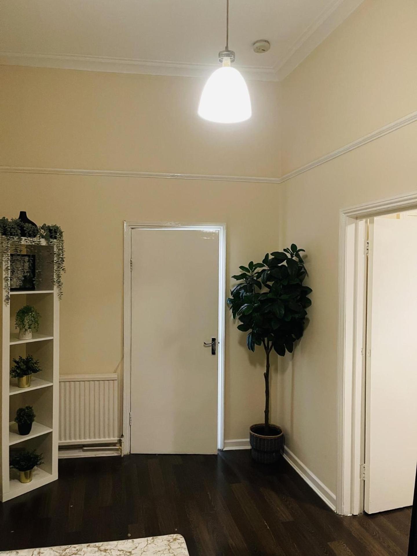 Captivating 2-Bed Apartment in London Paddington view 2