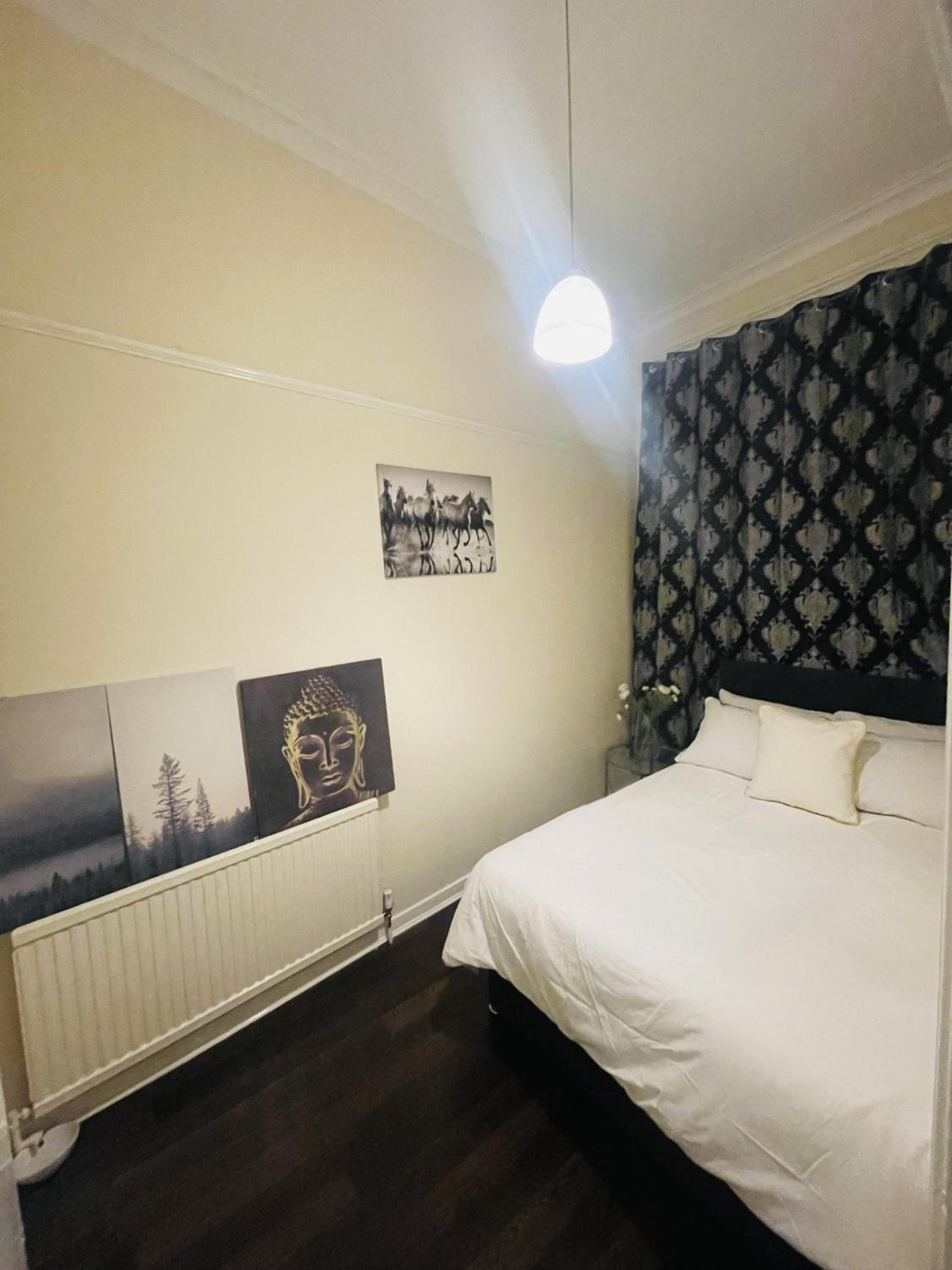 Captivating 2-Bed Apartment in London Paddington view 3