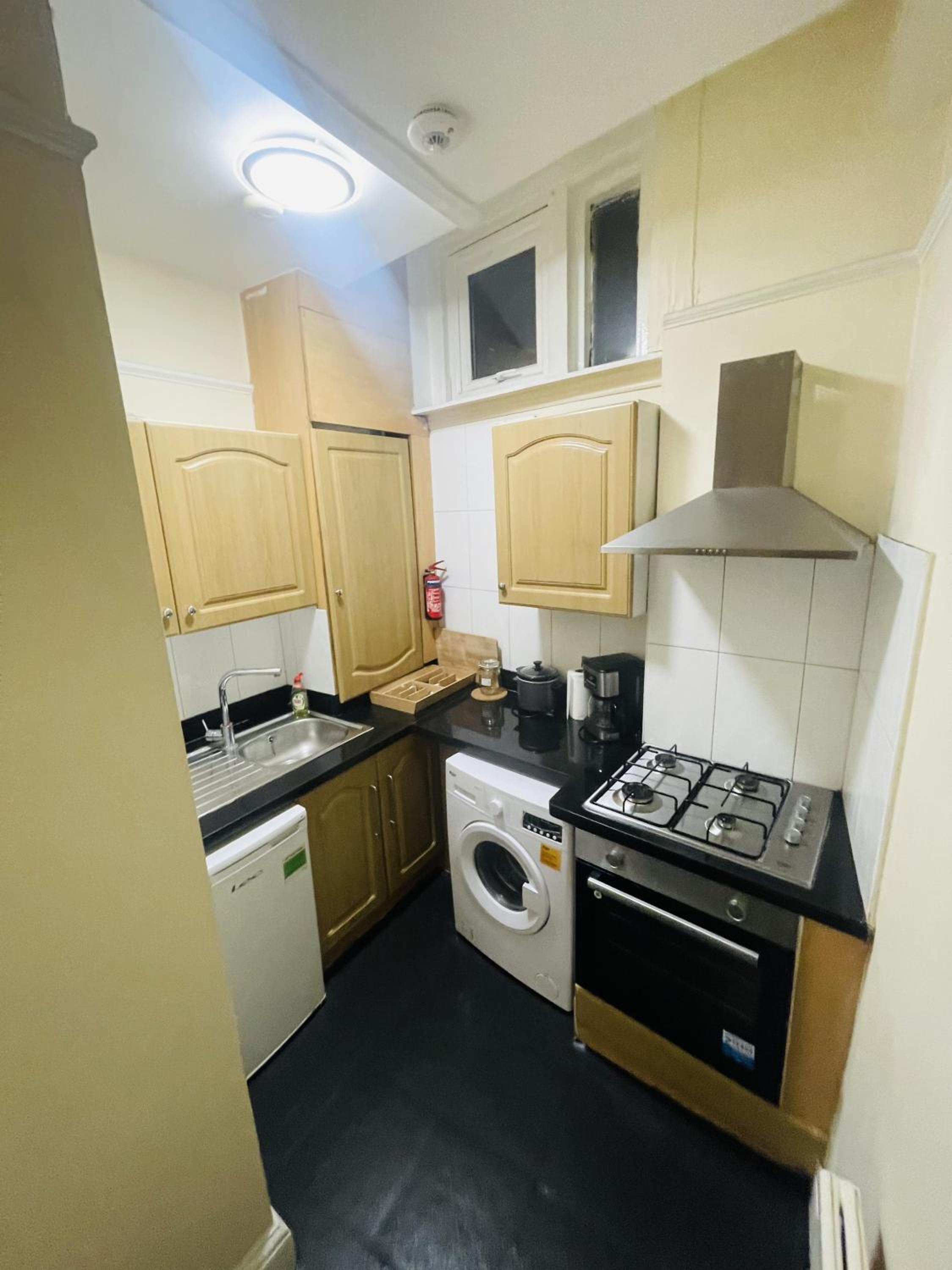 Captivating 2-Bed Apartment in London Paddington view 4
