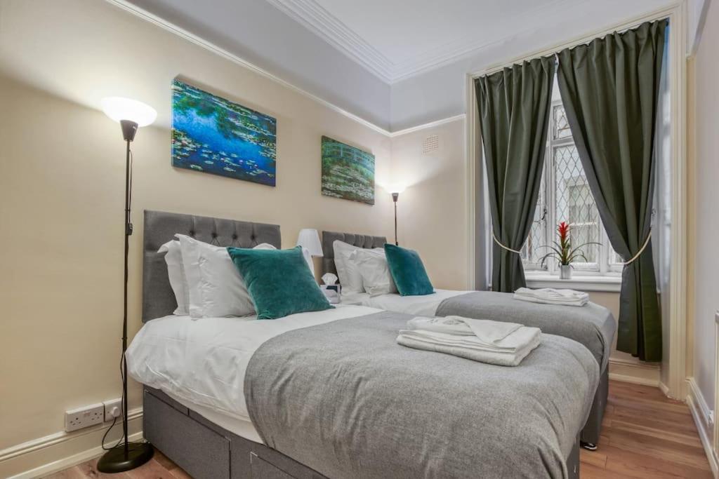 2Bed 2Bath Apartment Earls Court