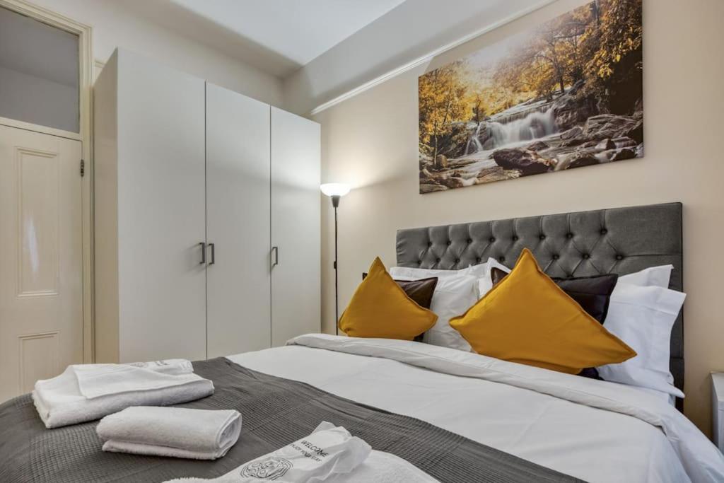 2Bed 2Bath Apartment Earls Court