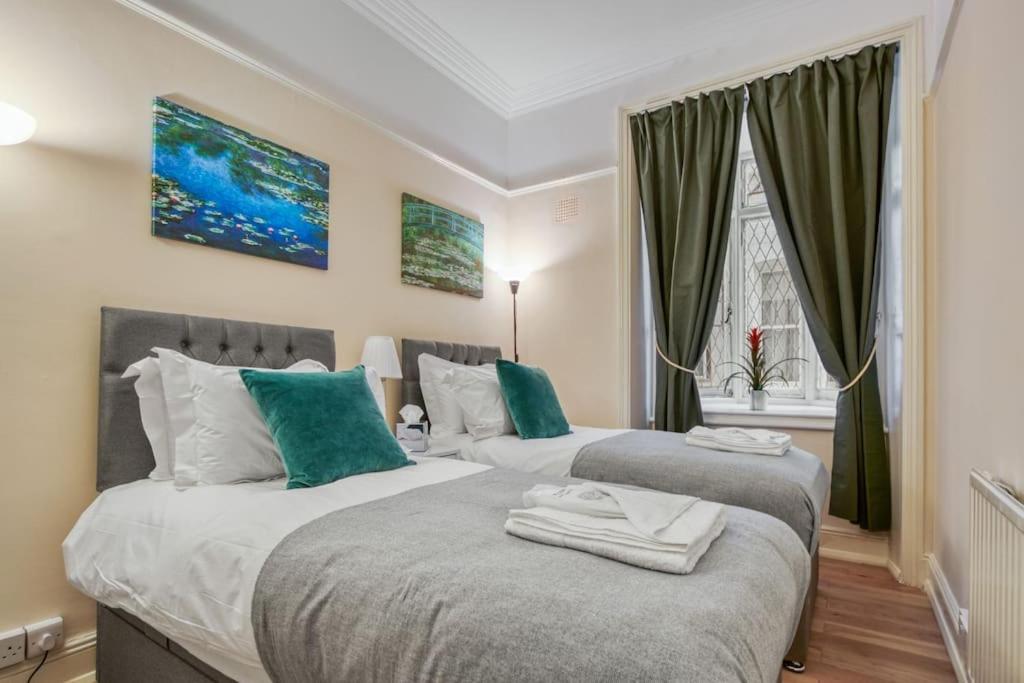 2Bed 2Bath Apartment Earls Court