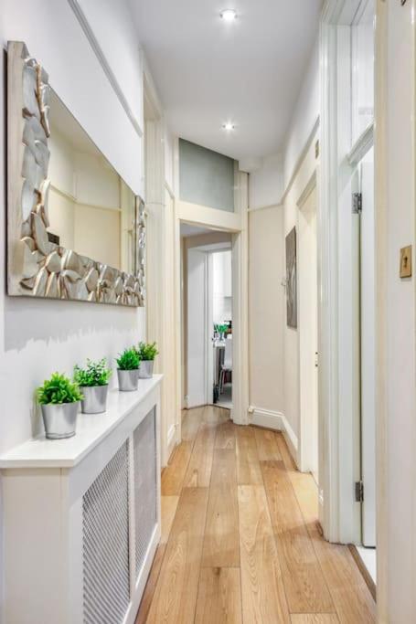 2Bed 2Bath Apartment Earls Court