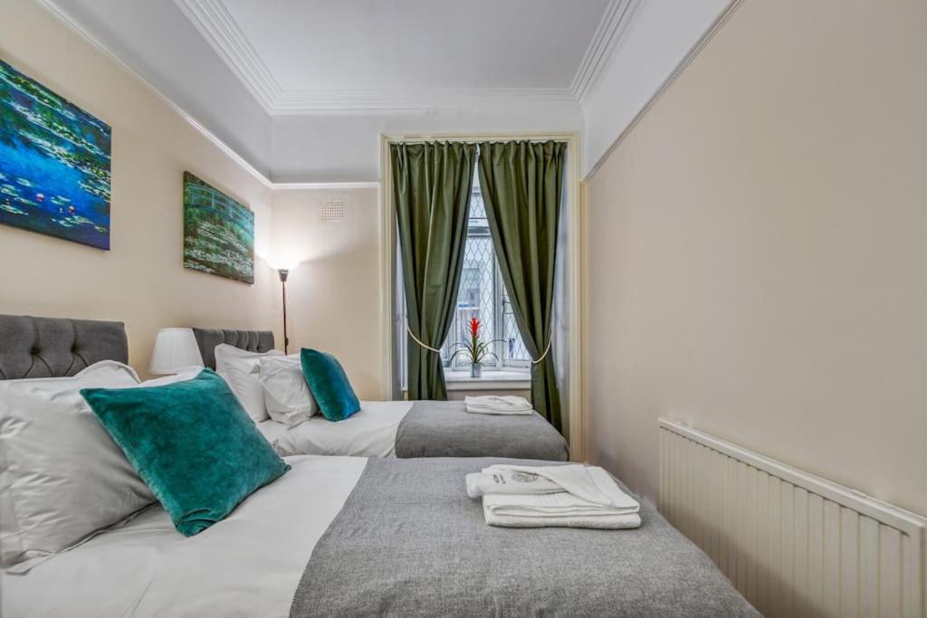 2Bed 2Bath Apartment Earls Court