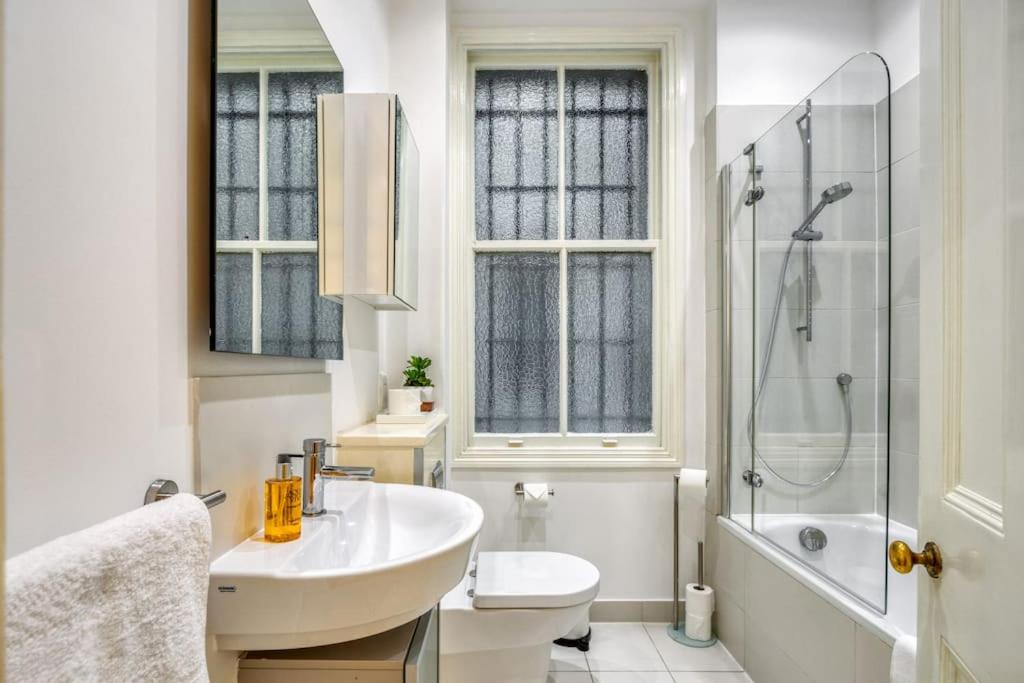 2Bed 2Bath Apartment Earls Court