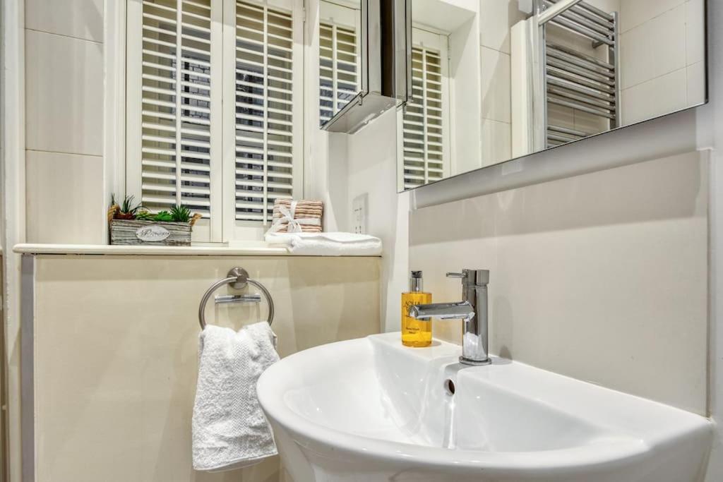 2Bed 2Bath Apartment Earls Court