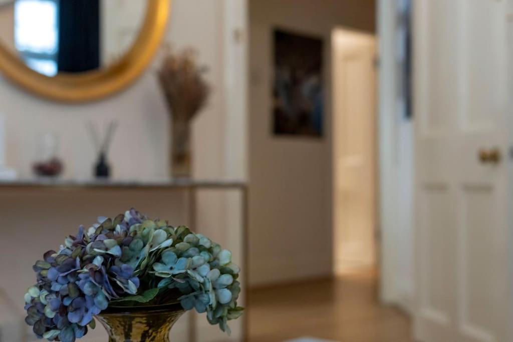 2Bed 2Bath Apartment Earls Court