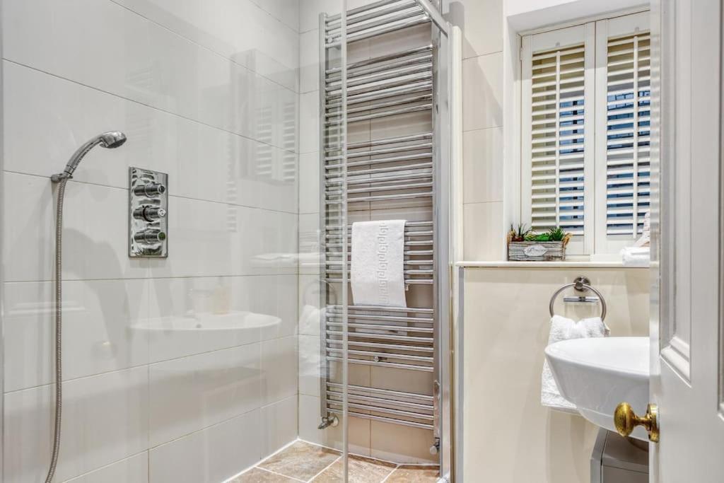 2Bed 2Bath Apartment Earls Court