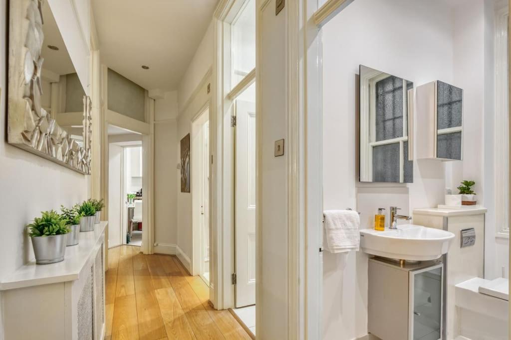 2Bed 2Bath Apartment Earls Court